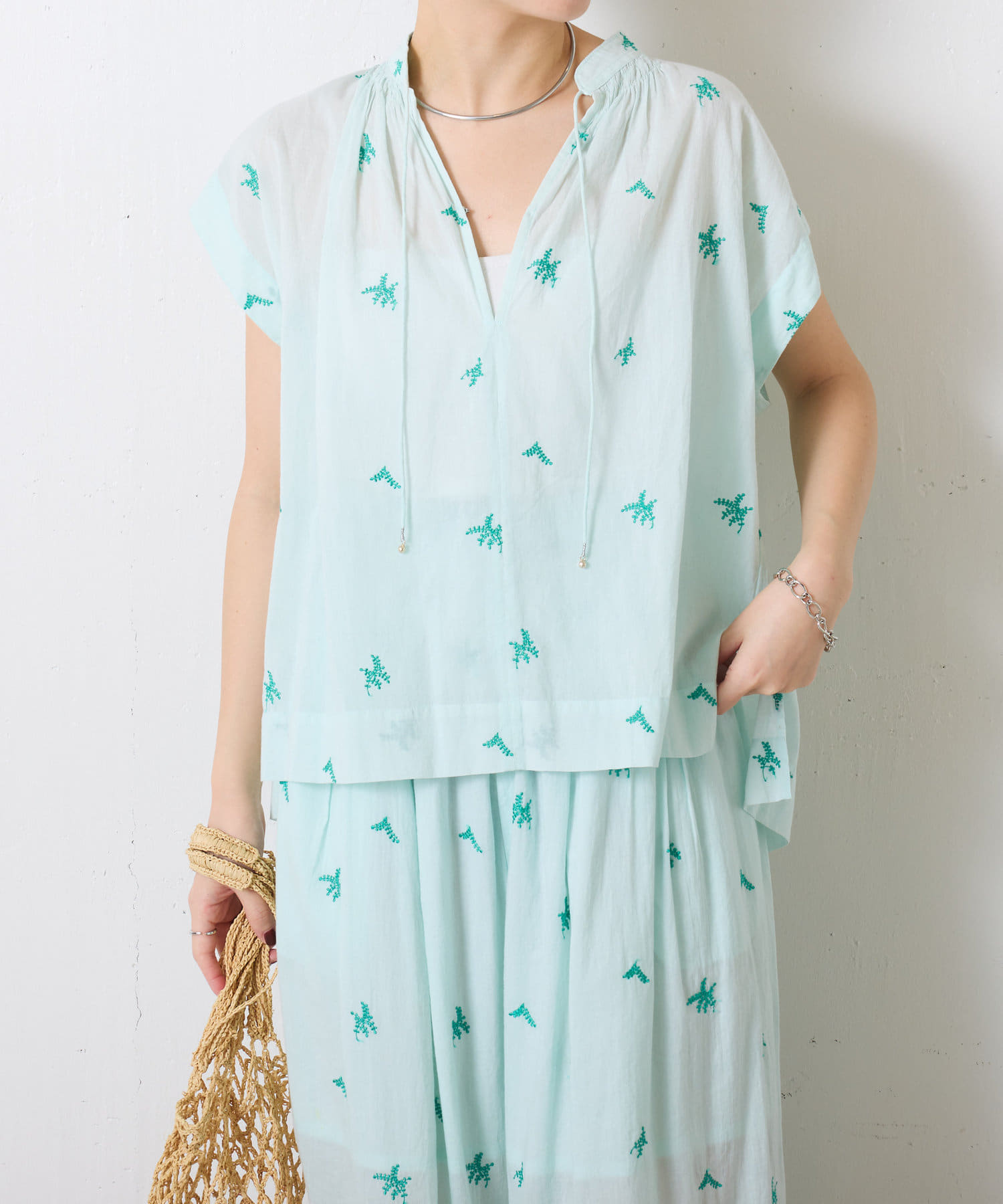 ne Quittez pas】綿100% 金糸刺繍エンブロイダリーブラウス F ne