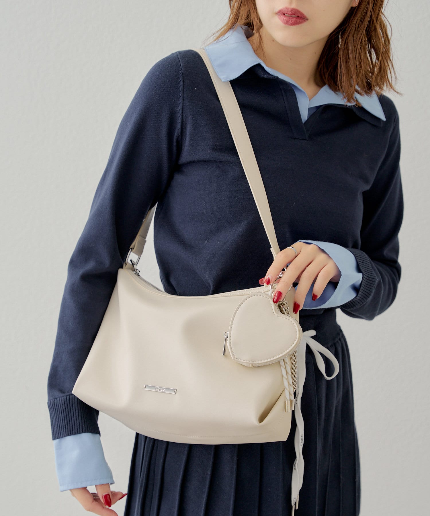 Chico(チコ) 【大人気ロングセラー / 500mlペットボトル収納可】チャーム付きミディアムバッグ【WEB限定サイズあり】