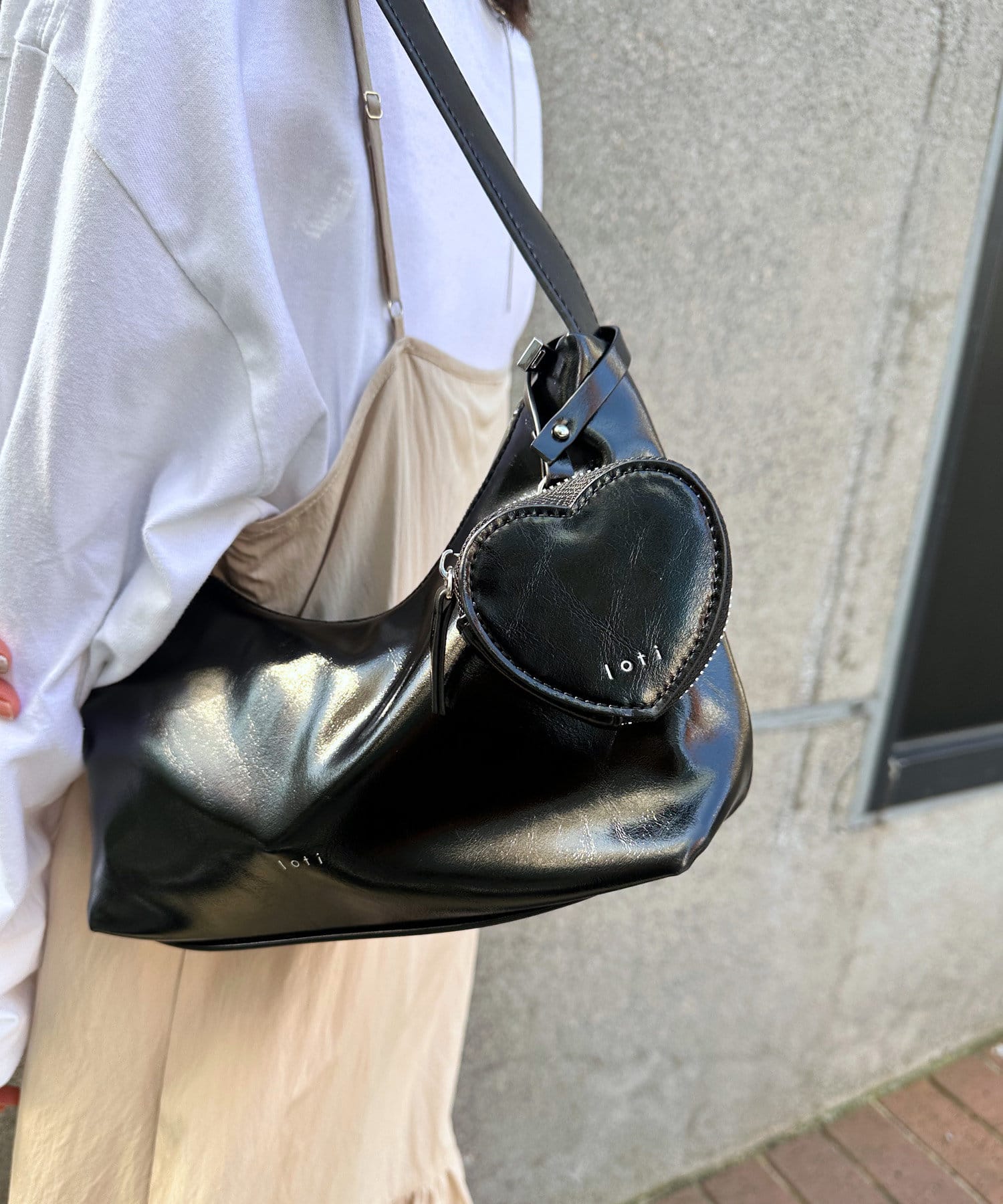 mystic(ミスティック) loti ハートポーチ付きホーボーBAG