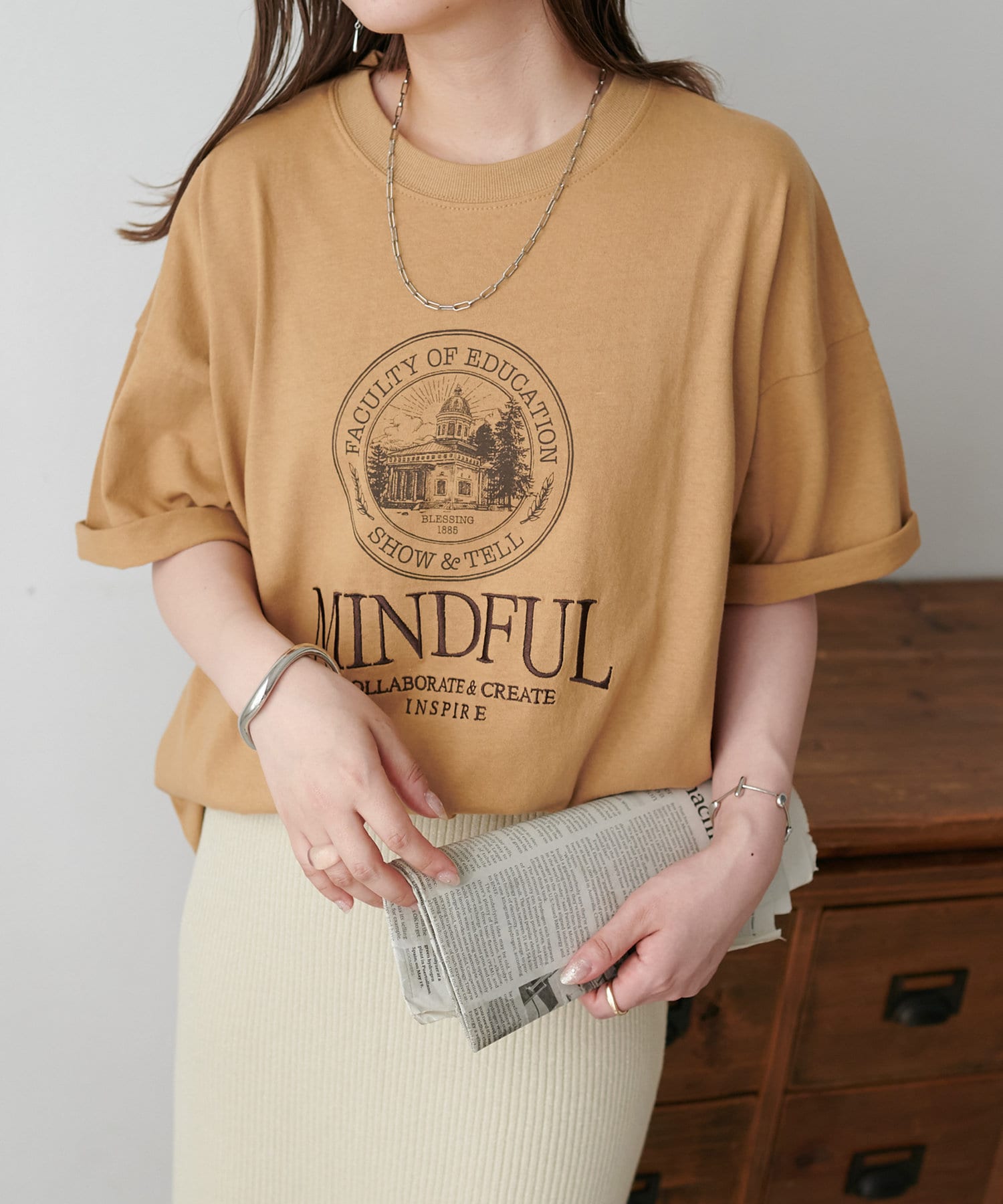 DISCOAT(ディスコート) レディース 【WEB限定/ユニセックス】MINDFUL刺繍ロゴTシャツ ライトベージュ