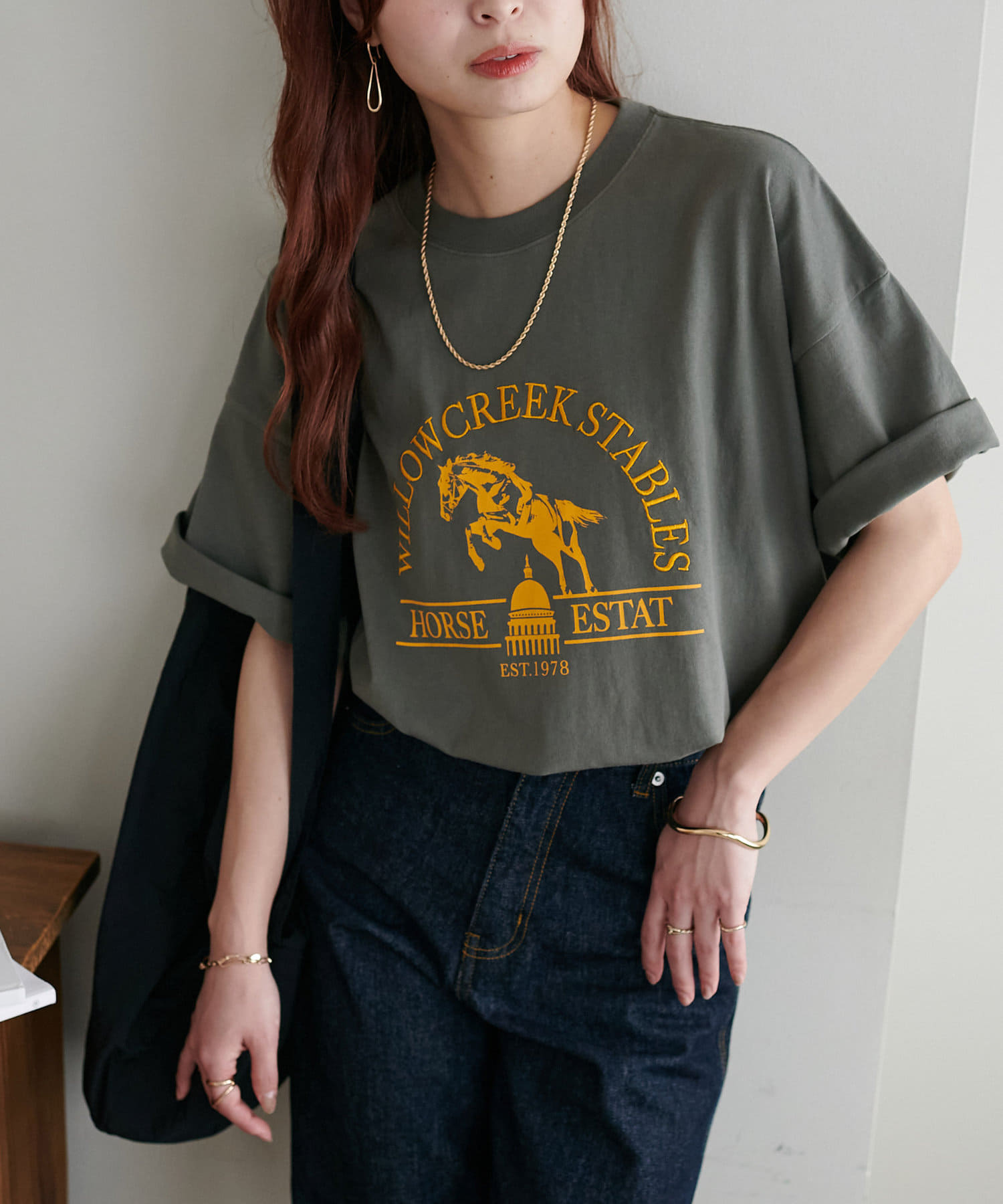 DISCOAT(ディスコート) レディース 【WEB限定/ユニセックス】ロゴ刺繍モチーフプリントTシャツ カーキ