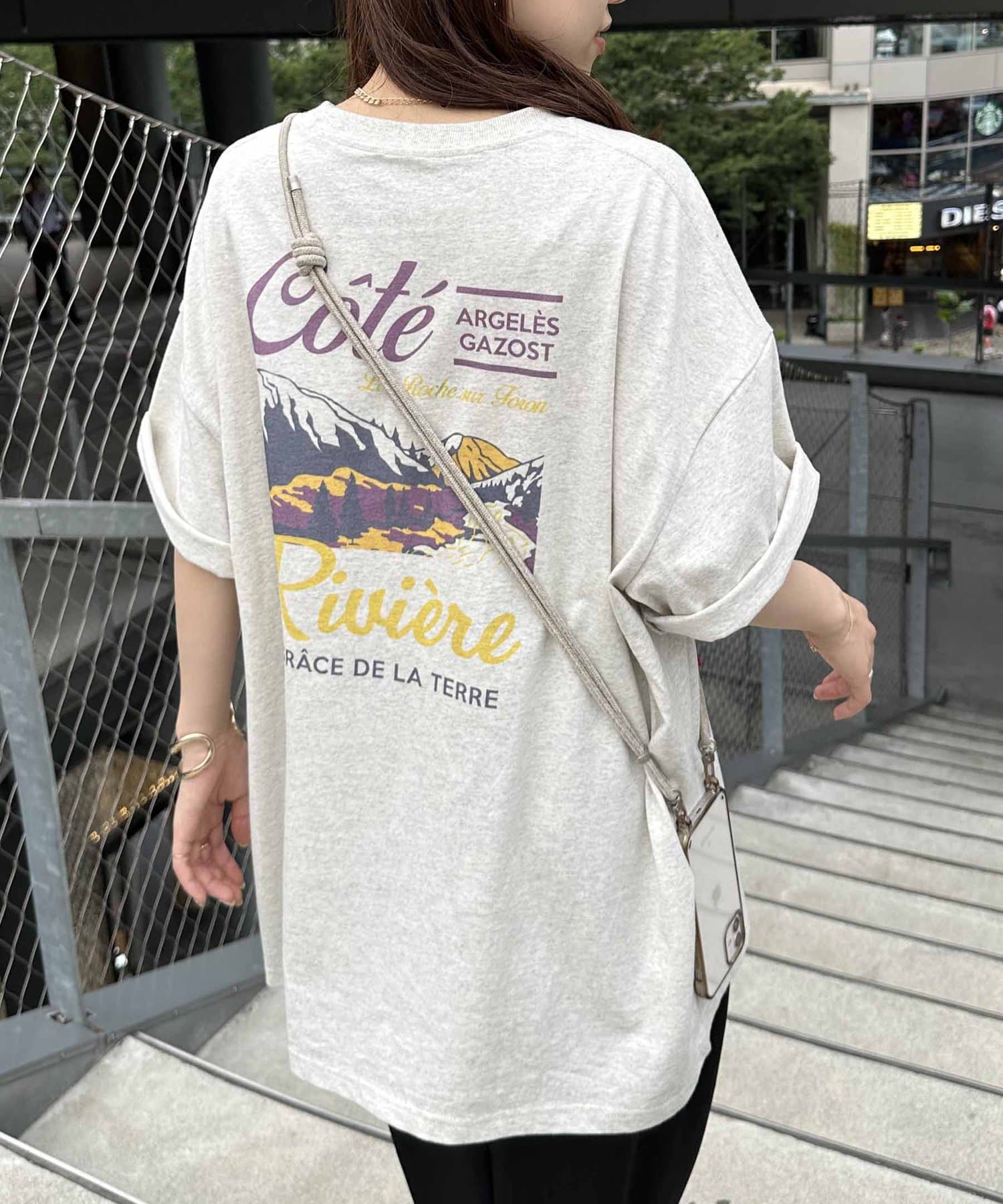 DISCOAT(ディスコート) レディース 【WEB限定/ユニセックス】CoteスーベニアバックプリントTシャツ ライトベージュ