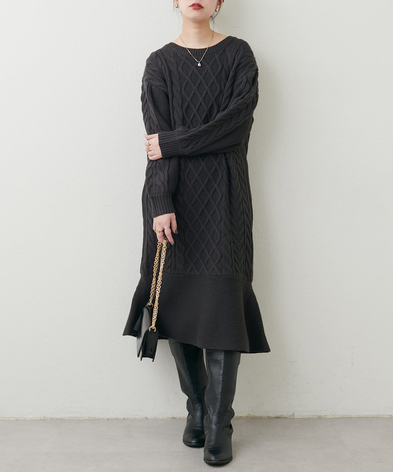 natural couture(ナチュラルクチュール) 【WEB限定】裾フレアケーブルニットワンピース