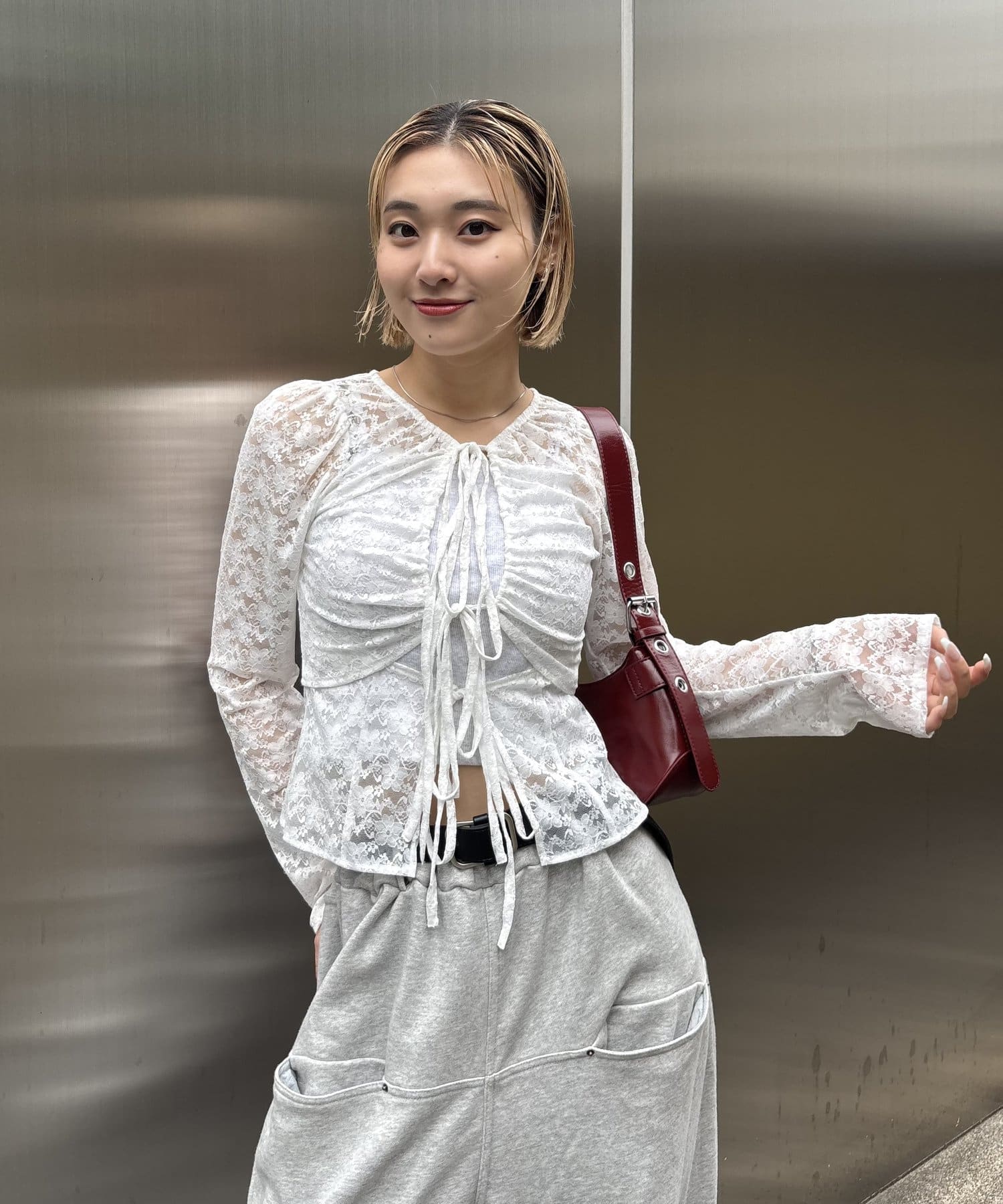 【WHO'S WHO gallery】アソートギャザーコイルデザインシャツ 白 前後2WAY 】アソートギャザーコイルデザインシャツ | WHO'S WHO