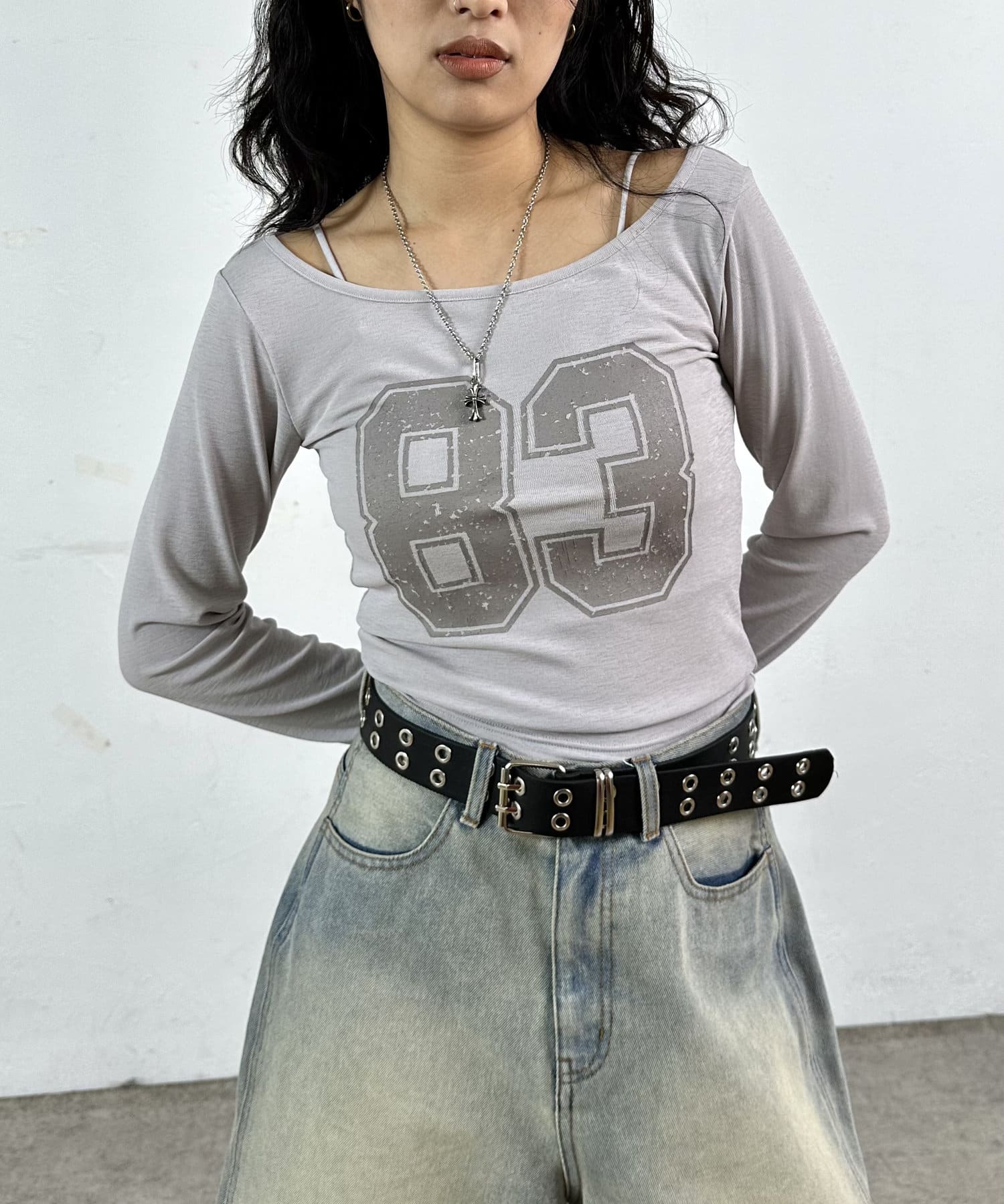 WHO’S WHO gallery(フーズフーギャラリー) ナンバリングバックデザイントップス