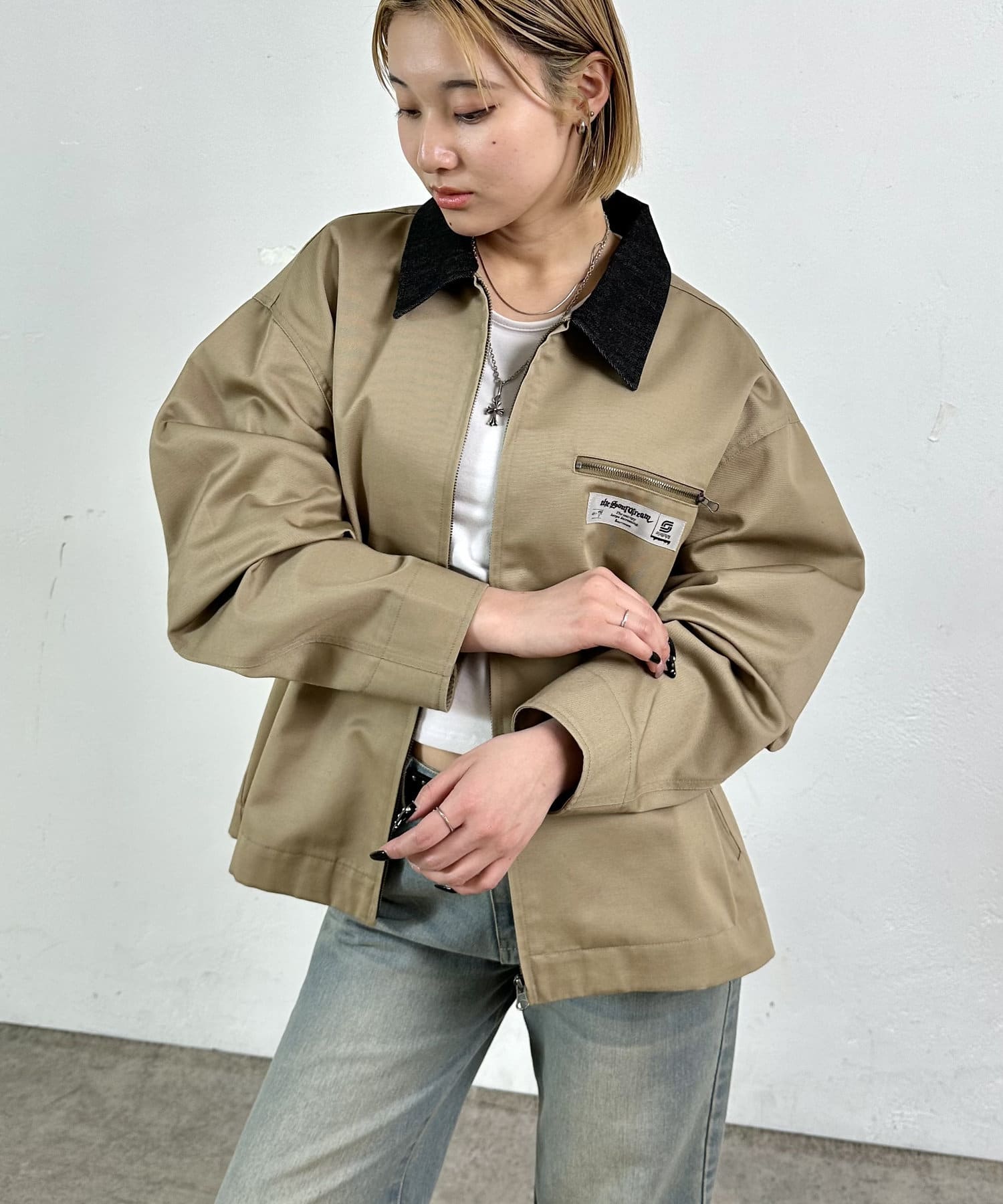 WHO'S WHO gallery(フーズフーギャラリー) メンズ セットアップ対応【Sourcream/サワークリーム】ツイルジップブルゾン ベージュ