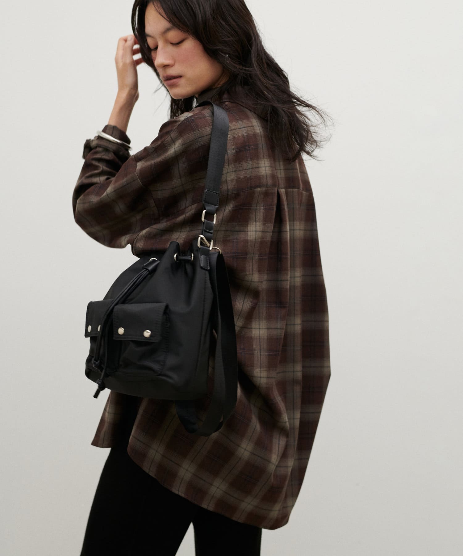 みじゅロラライハリスNo.34.35ワイヤーバッグ、ラウンド巾着バッグ レザーストラップ巾着バッグ｜BIGI online store - ビギ