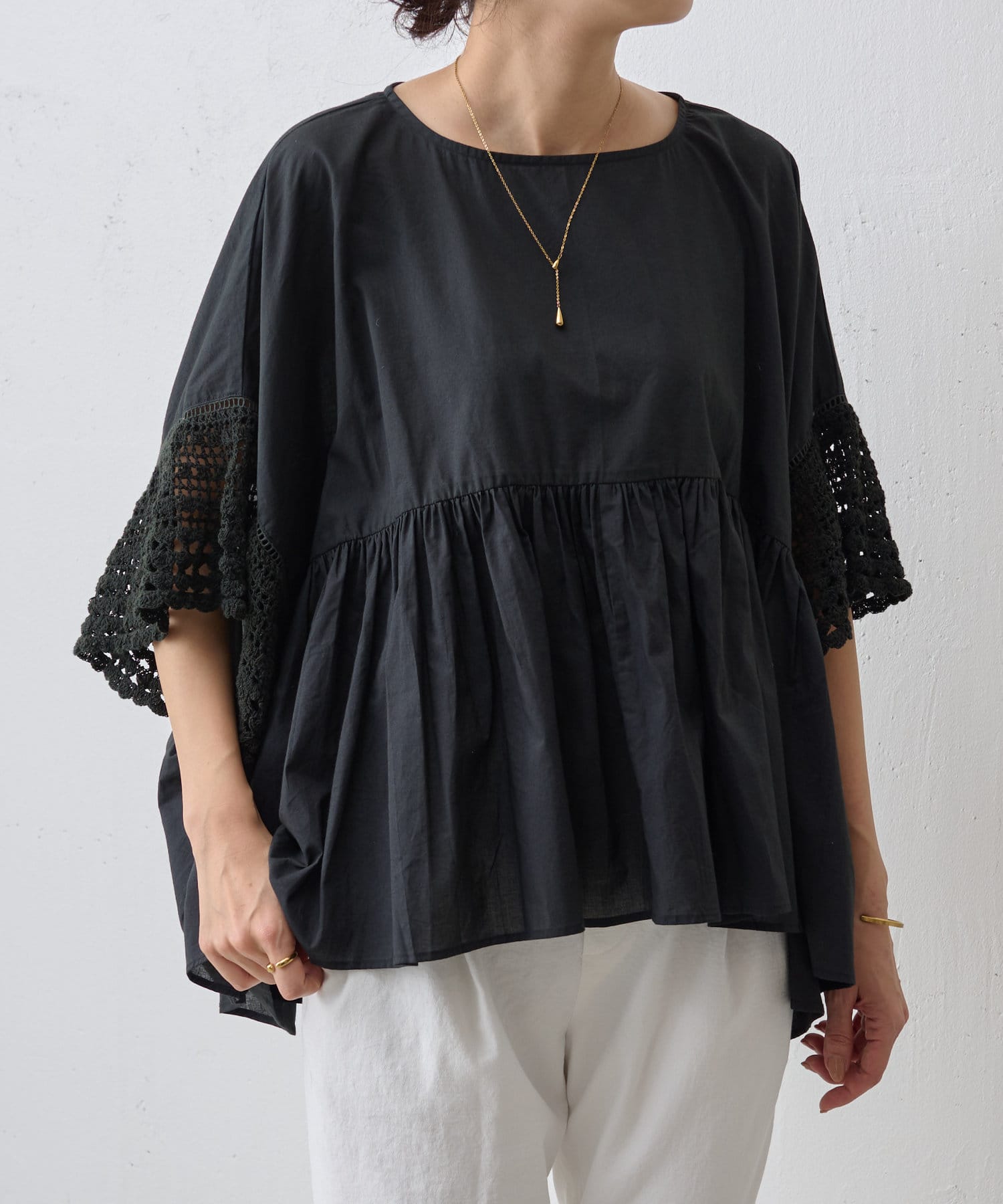 BEARDSLEY ハイネックプルオーバー袖ボリュームシャツ美品 BEARDSLEY（ビアズリー）の「《BEARDSLEY》ハイネックプル
