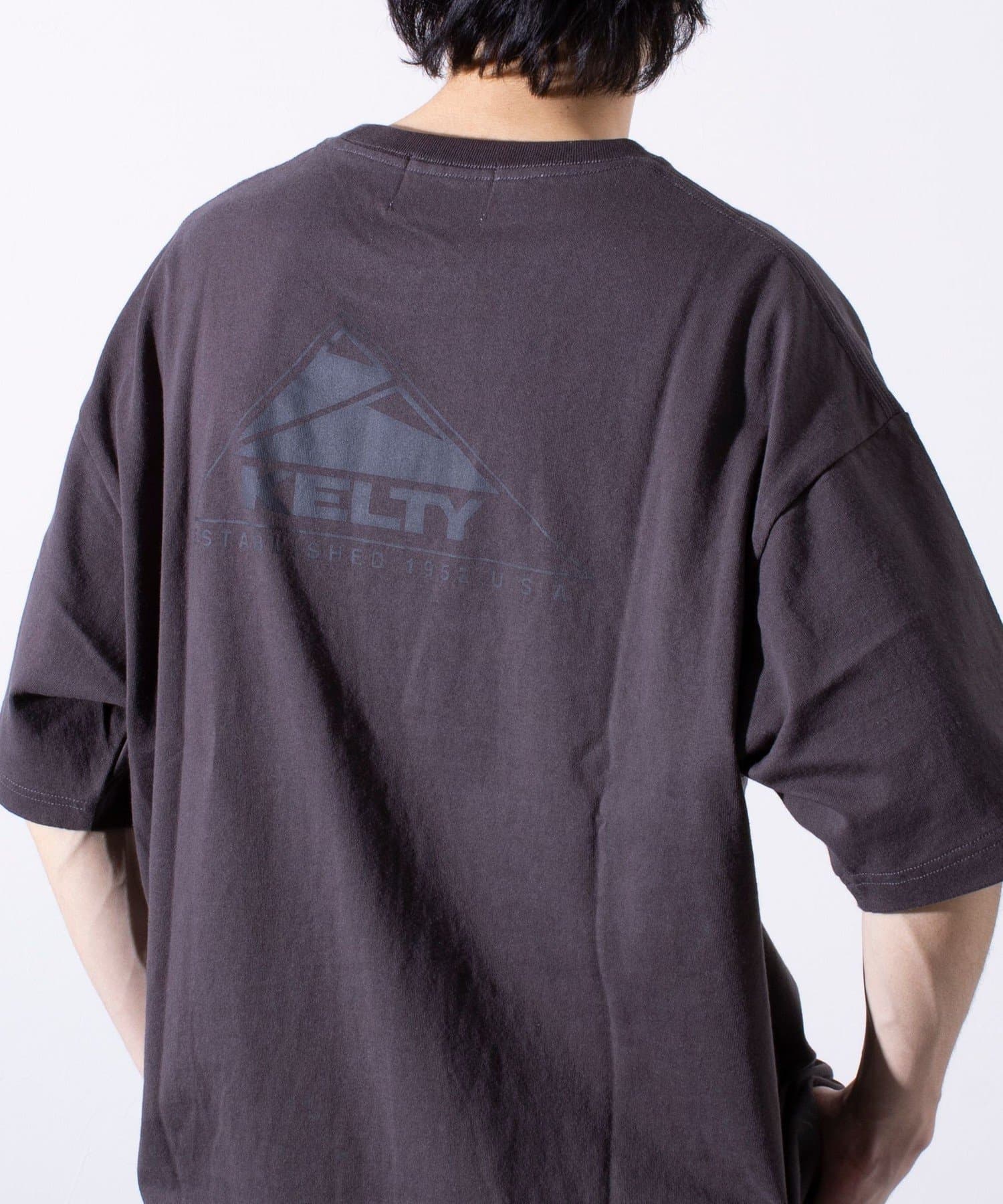 FREDY & GLOSTER(フレディ アンド グロスター) レディース 【KELTY×GLOSTER】別注 ワンポイントワッペン バックプリントTシャツ チャコールグレー