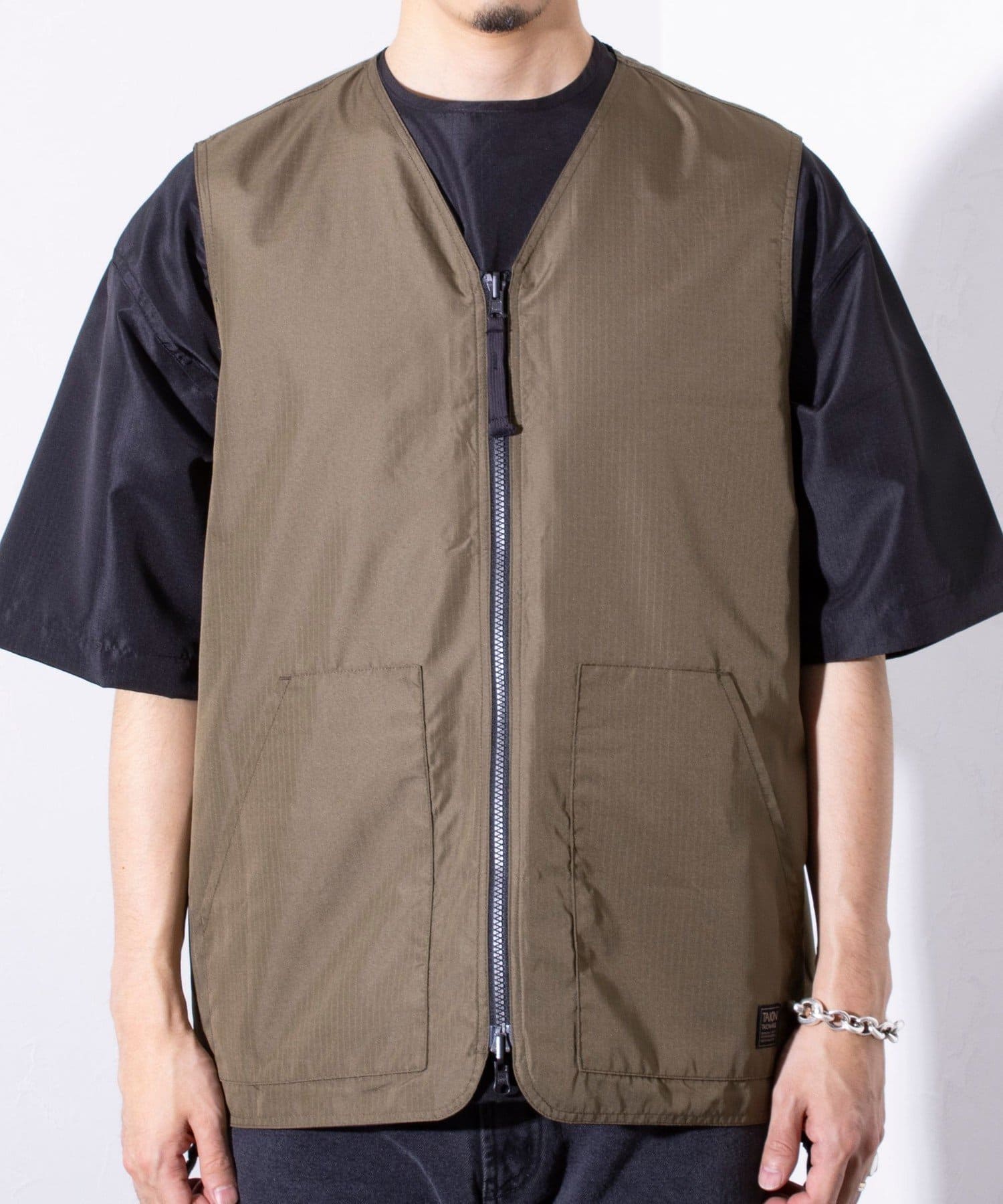 FREDY & GLOSTER(フレディ アンド グロスター) 【TAION】ミリタリー Ripstop  Vネックジップ リバーシブルベスト
