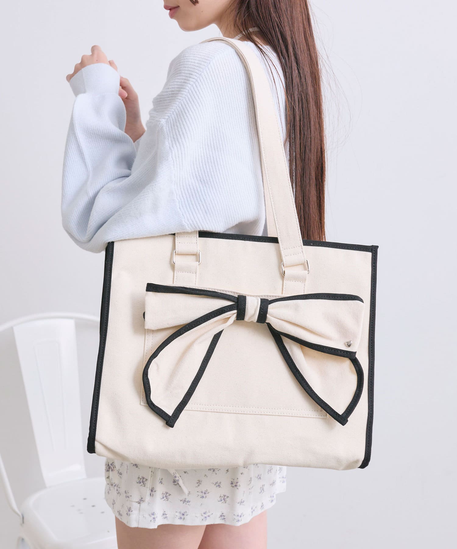 大再値下げ!ケイトスペイド︎可愛いリボンバック中身ドット柄 大再値下げ!ケイトスペイド︎可愛いリボンバック中身ドット柄