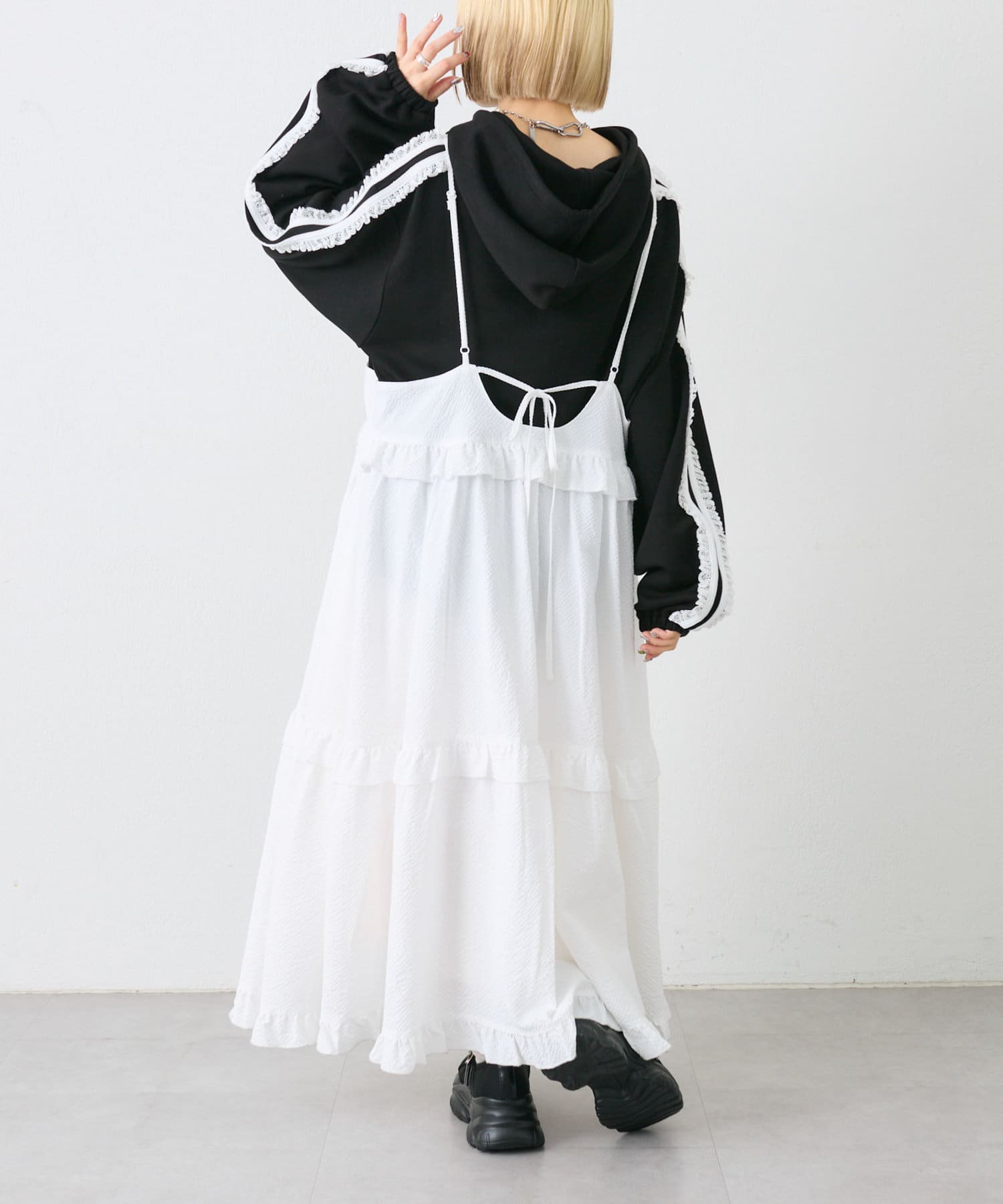 w closet(ダブルクローゼット) ポンチレースラインパーカー