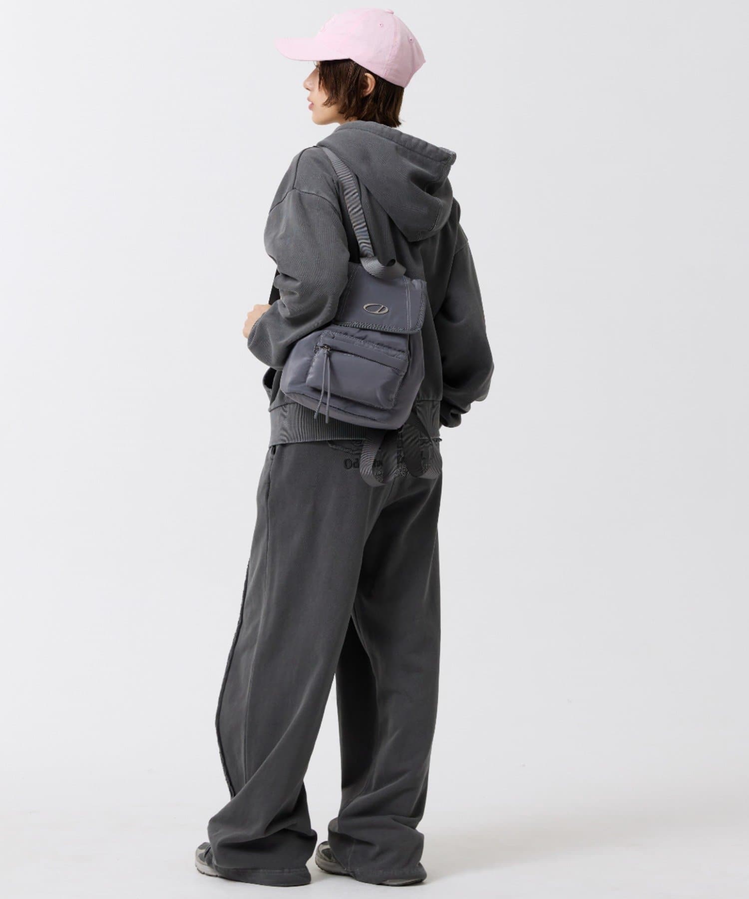【期間限定】 OddStudio】ピグメントバックダメージロゴスウェットパンツ 服＆ファッション小物