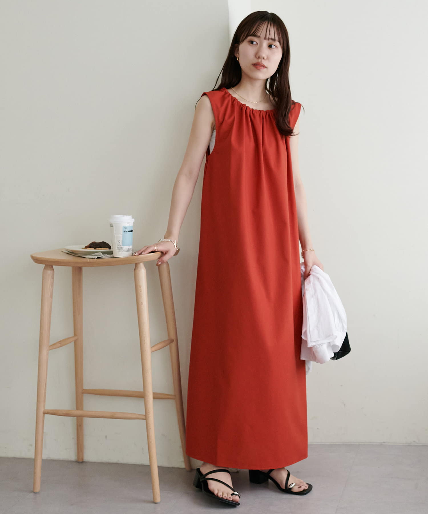 DISCOAT ONLINE LIMITED ITEMお出かけにもぴったり♪主役級ワンピース●デザイン着るだけでこなれた雰囲気を演出してくれて、体のラインを拾いすぎないAラインシルエットのワンピース♪
