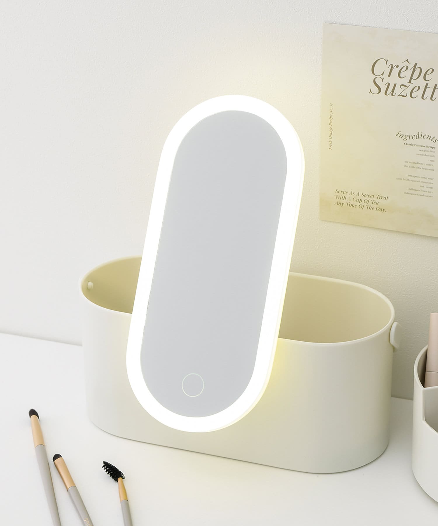 「かわいい～！」 LEDミラー付きスリムコスメ収納ボックス／and us | 3COINS メイク道具・化粧小物