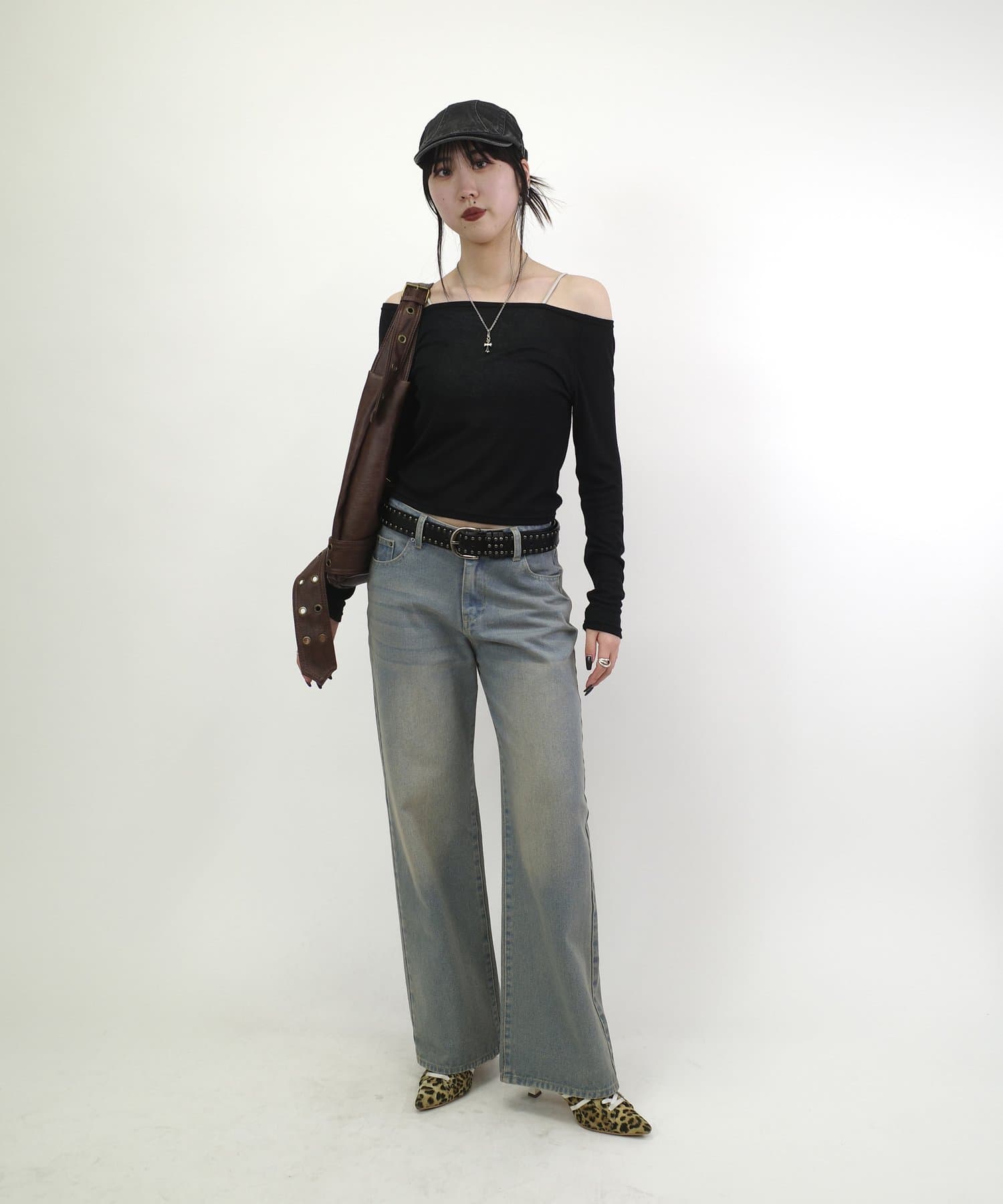 WHO’S WHO gallery(フーズフーギャラリー) シアーワンオフショルトップス