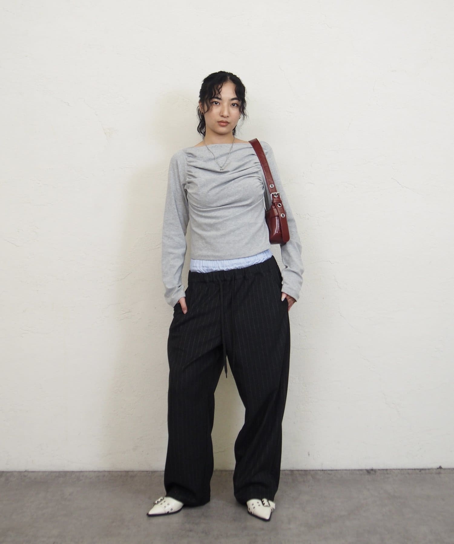 WHO’S WHO gallery(フーズフーギャラリー) ギャザーオフショルトップス