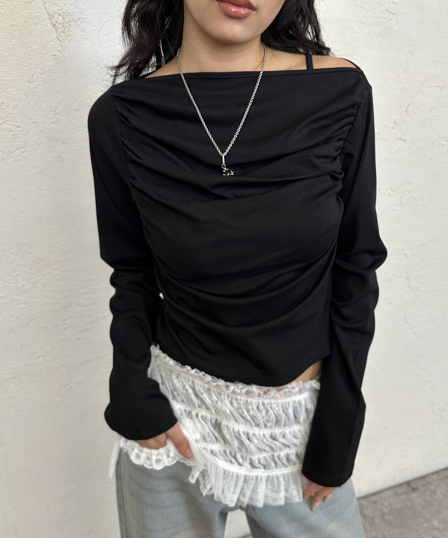 WHO’S WHO gallery(フーズフーギャラリー) ギャザーオフショルトップス