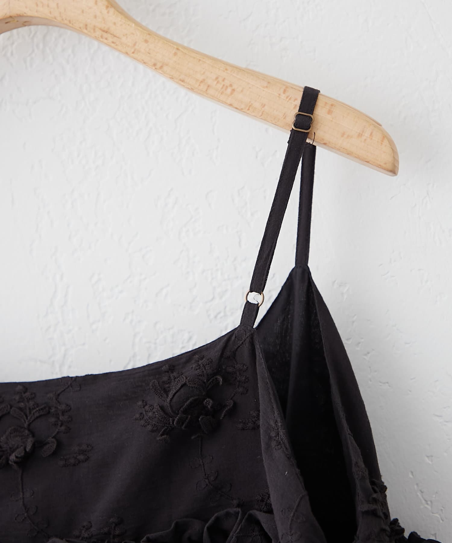 mystic(ミスティック) crinkle 3D embroidery camisole