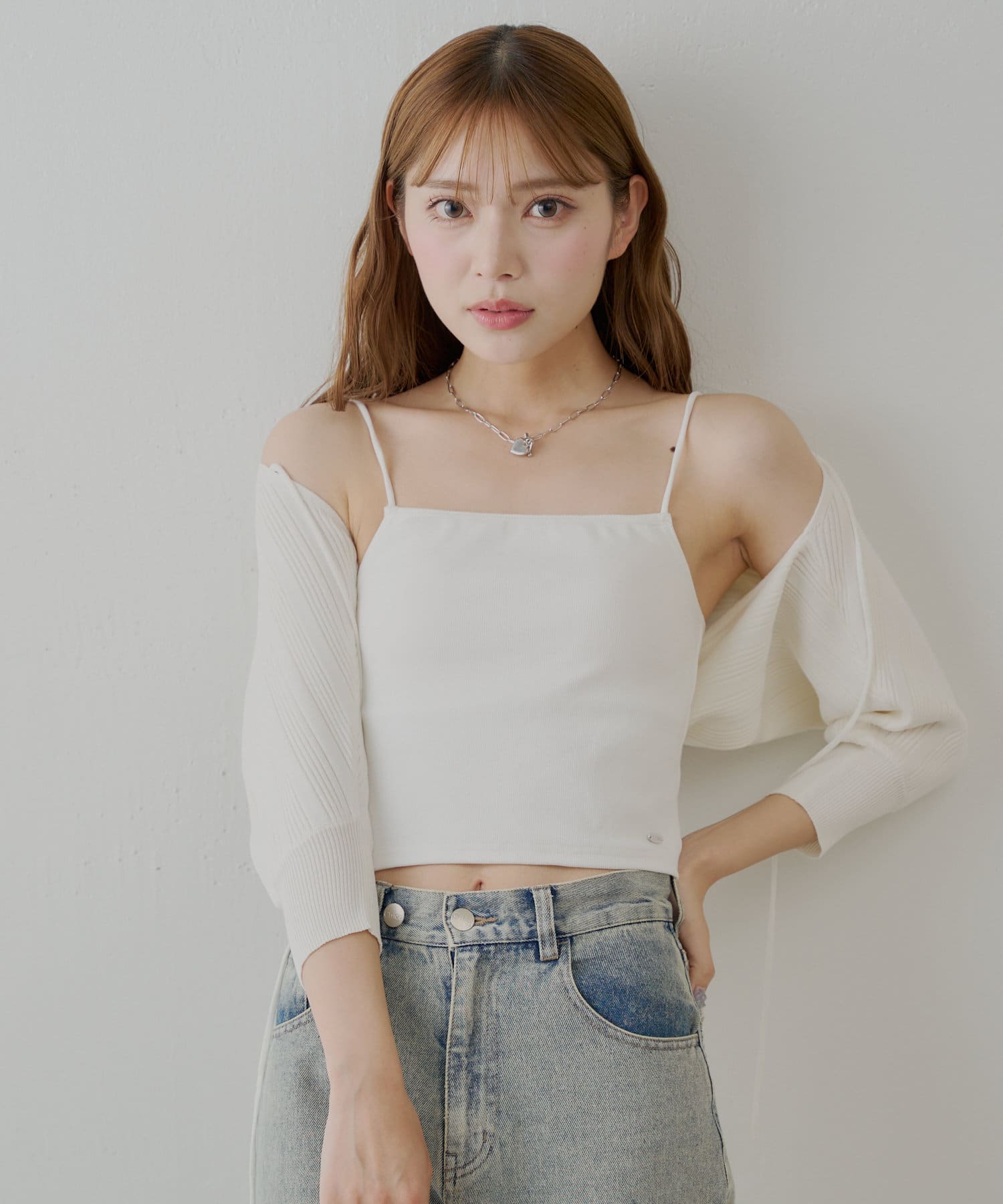 バックデザインで後ろ姿まで可愛い、ベーシックなインナー※新色・ホワイト▶商品ポイント・背中部分が下がるデザインなのでバックオープントップスの時も綺麗に見せてくれます。・毎年人気で複数枚買われる方も多い