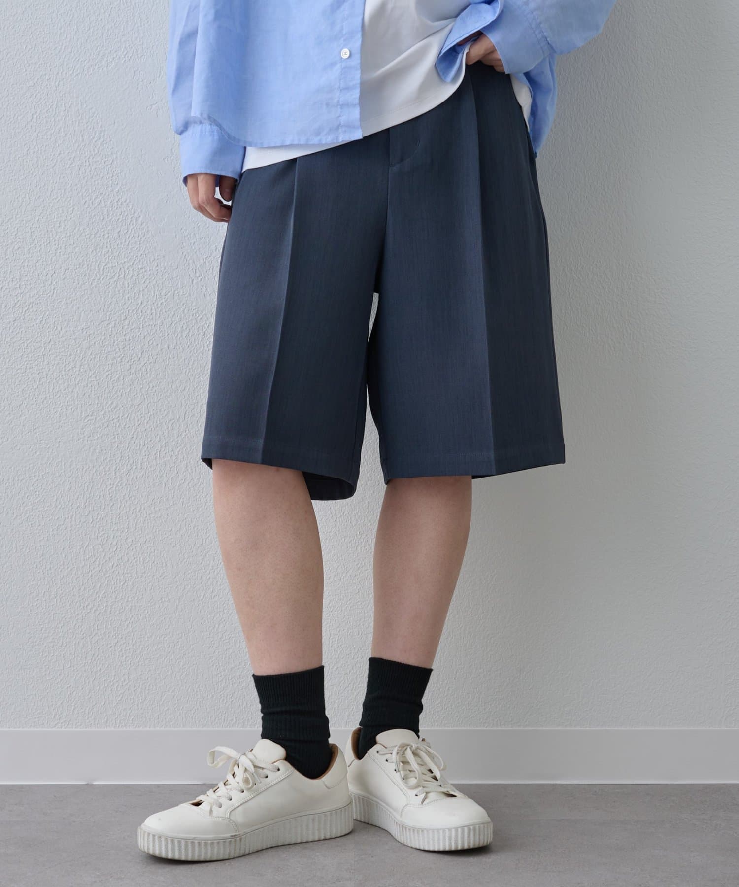 【人気シリーズからスラックスショーツが登場！！】シワになりにくく耐久性のある素材を使用したショートパンツです。通気性と速乾性に優れており、汗を素早く吸収し乾かすことで快適な穿き心地をキープしてくれます