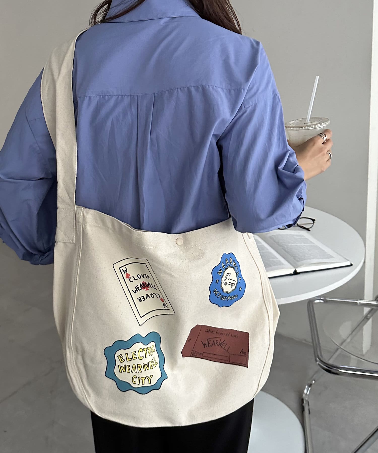 DISCOAT(ディスコート) レディース WEARWELL マルチプリントニュースペーパーバッグ エクリュ