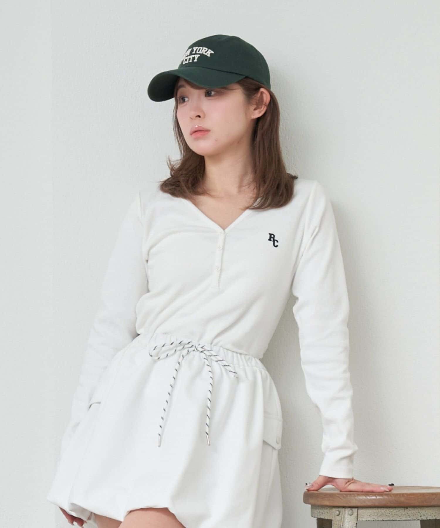 RAY CASSIN(レイカズン) レディース 【追加生産決定】Vネックヘンリー胸刺繍ロングTシャツ アイボリー