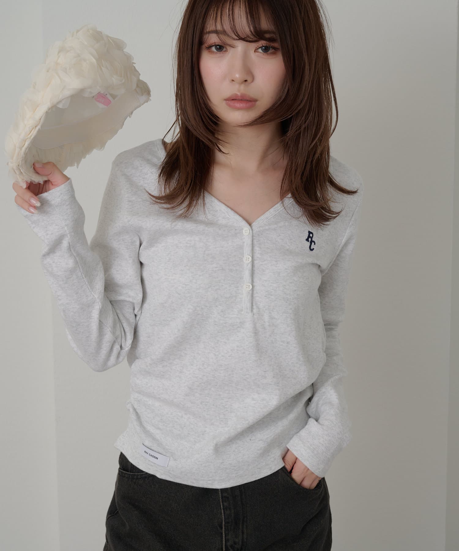 RAY CASSIN(レイカズン) 【追加生産決定】Vネックヘンリー胸刺繍ロングTシャツ