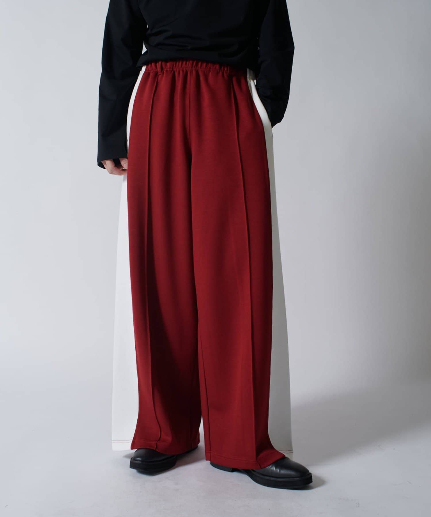 V12 Dリング サイドロゴストレッチダンボールニット スウェットリブパンツ M セール】イージードライダンボールニットバレルレッグスウェットパンツ