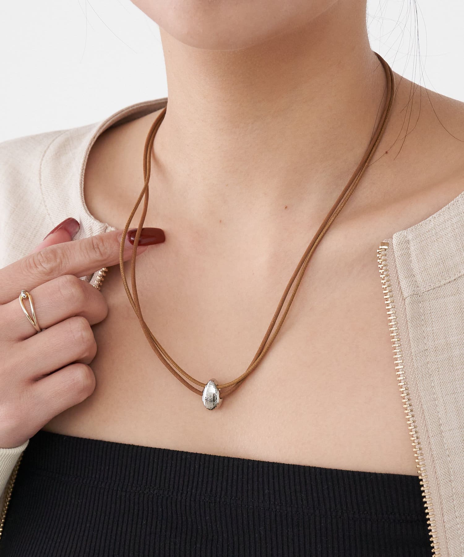 Jena　espace merveilleux(ジェナ　エスパスメルヴェイユ) ヌバックレザーネックレス