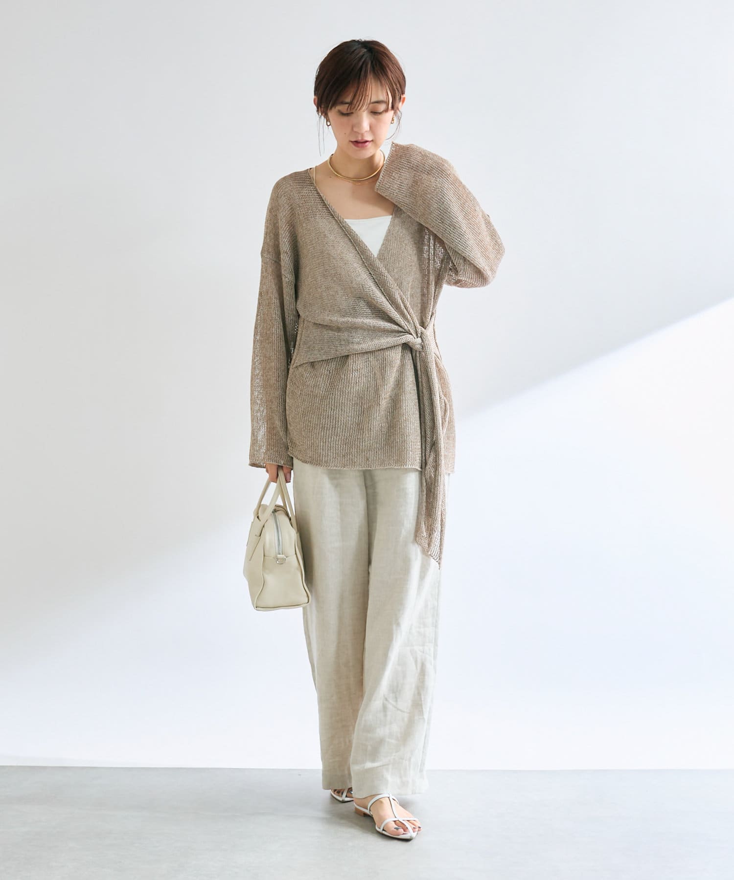 セール 登場から人気沸騰 女性らしいシルエット】ストローヤーンカシュクールニット トップス