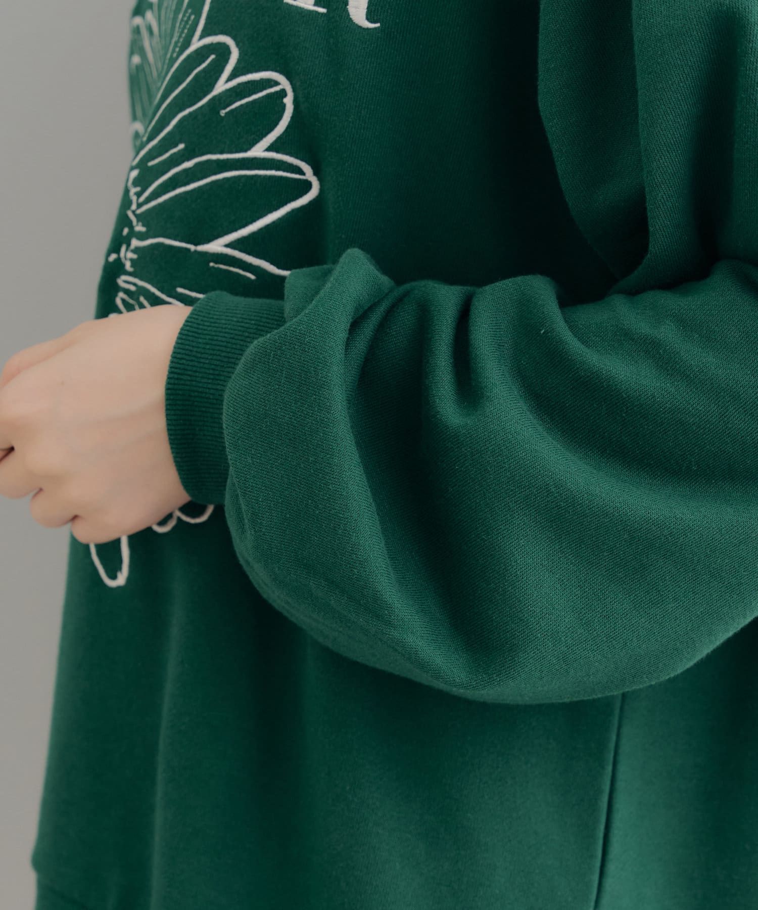NICE CLAUP / OLIVE des OLIVE OUTLET(ナイスクラップ  / オリーブ デ オリーブ アウトレット) お花刺繍スウェット