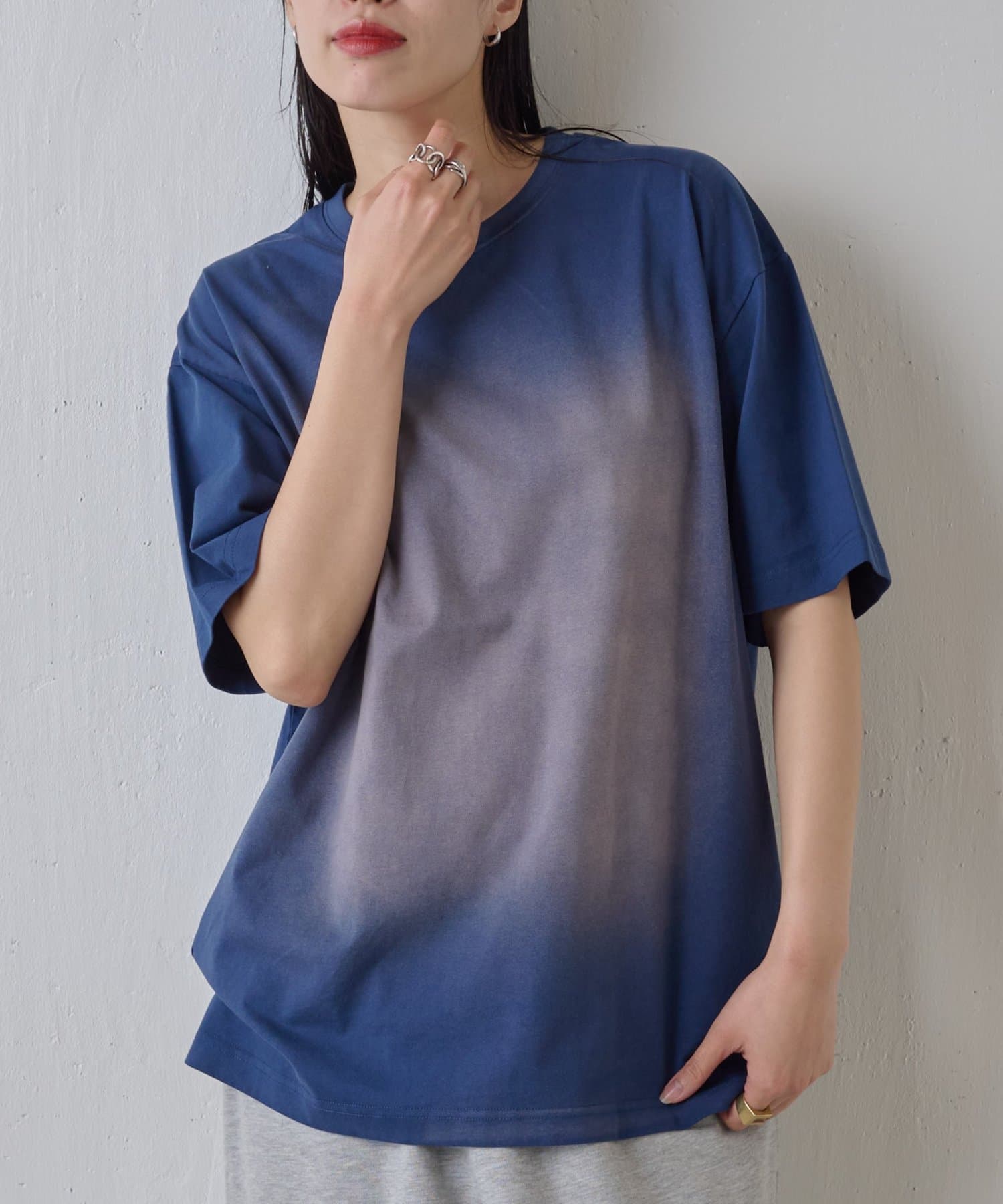 COLONY 2139(コロニー トゥーワンスリーナイン) フロントスプレーTシャツ