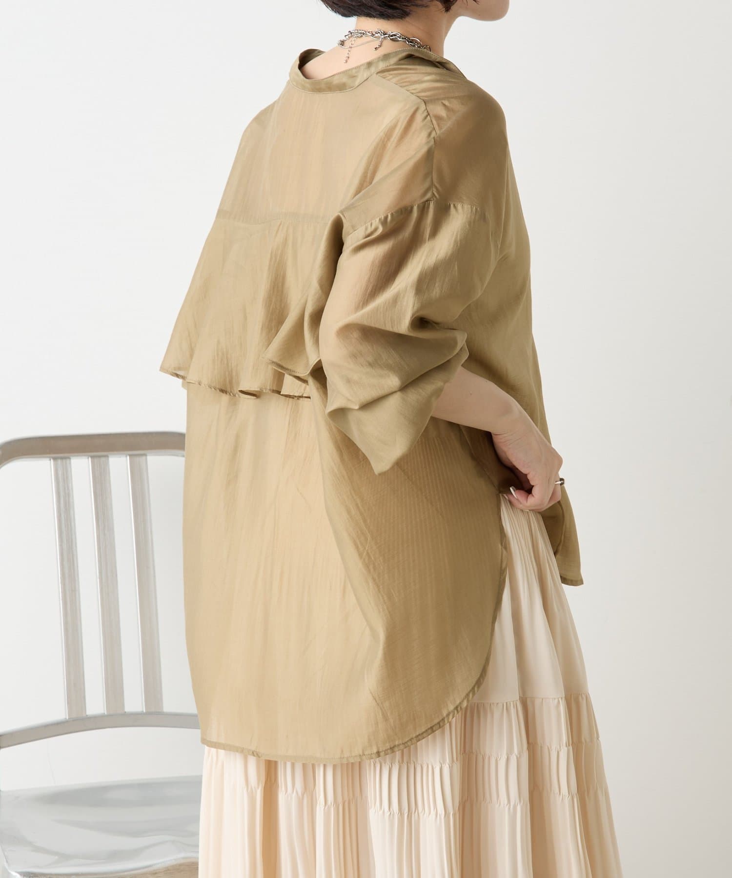 Jena　espace merveilleux(ジェナ　エスパスメルヴェイユ) 【ご好評につき再入荷！】後ろヨークラッフルシアーシャツ