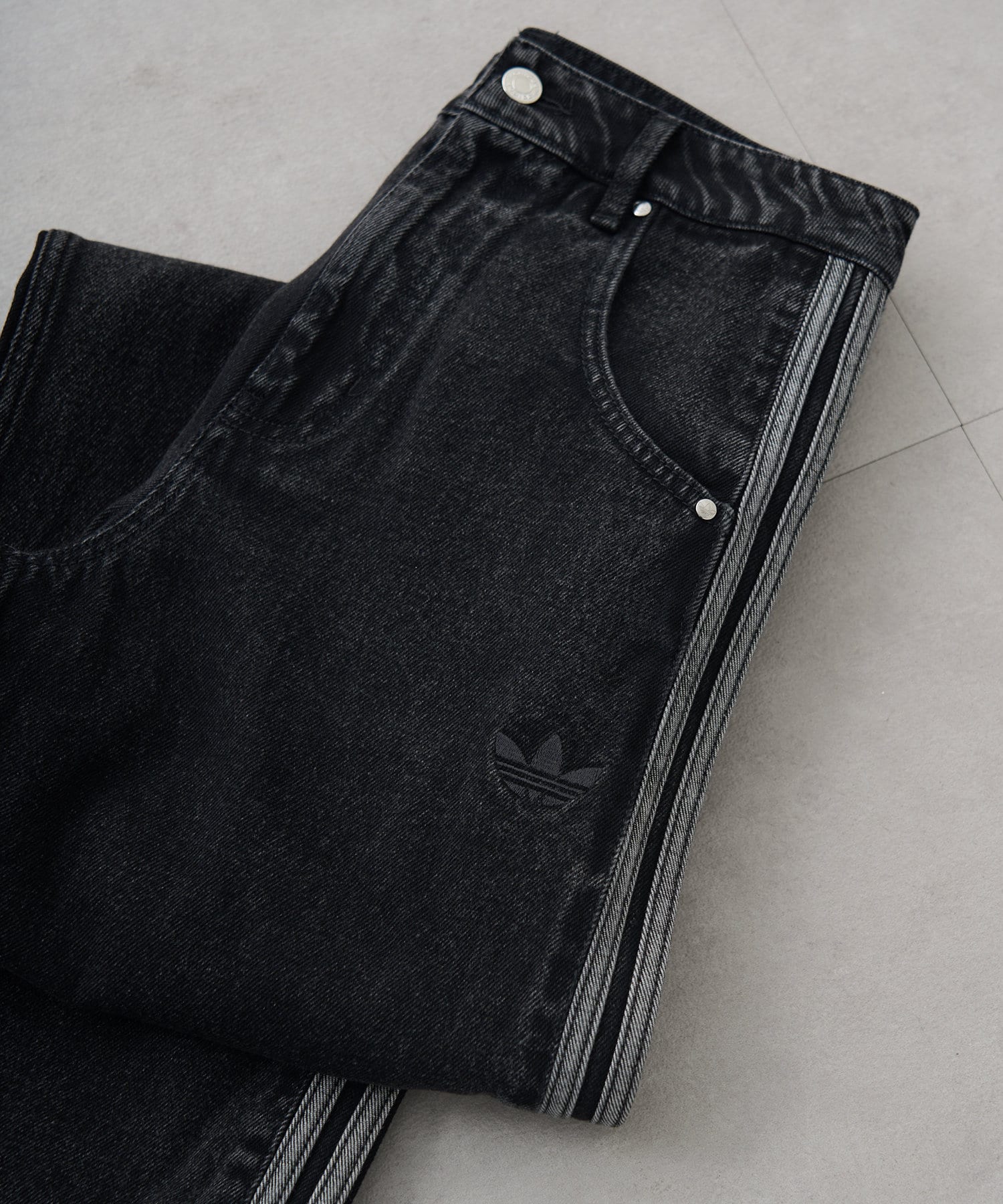 LOUNGEDRESS(ラウンジドレス) 【adidas】 DENIMファイヤーバードパンツ