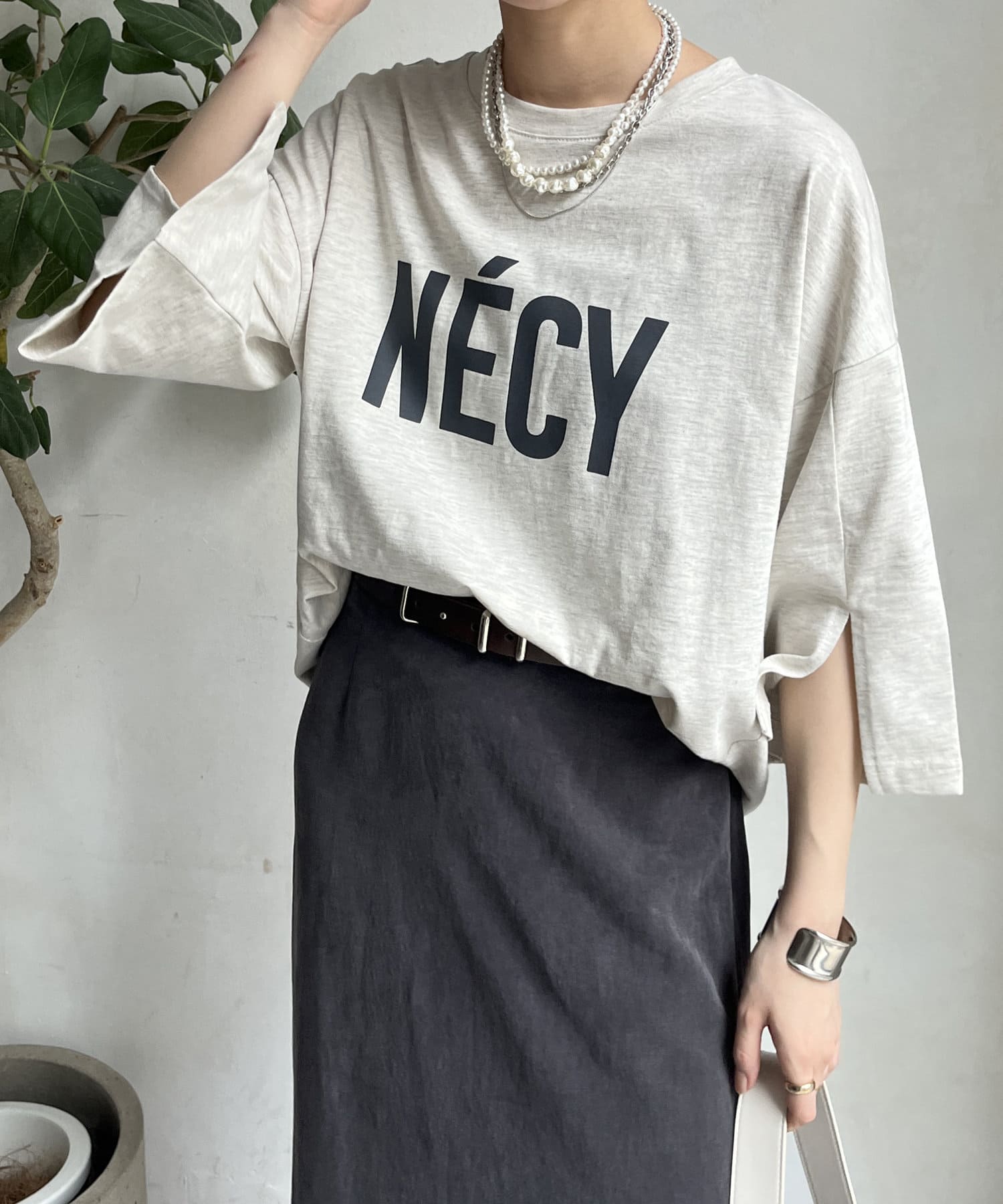 DOUDOU(ドゥドゥ) NECYロゴ袖スリットTEE