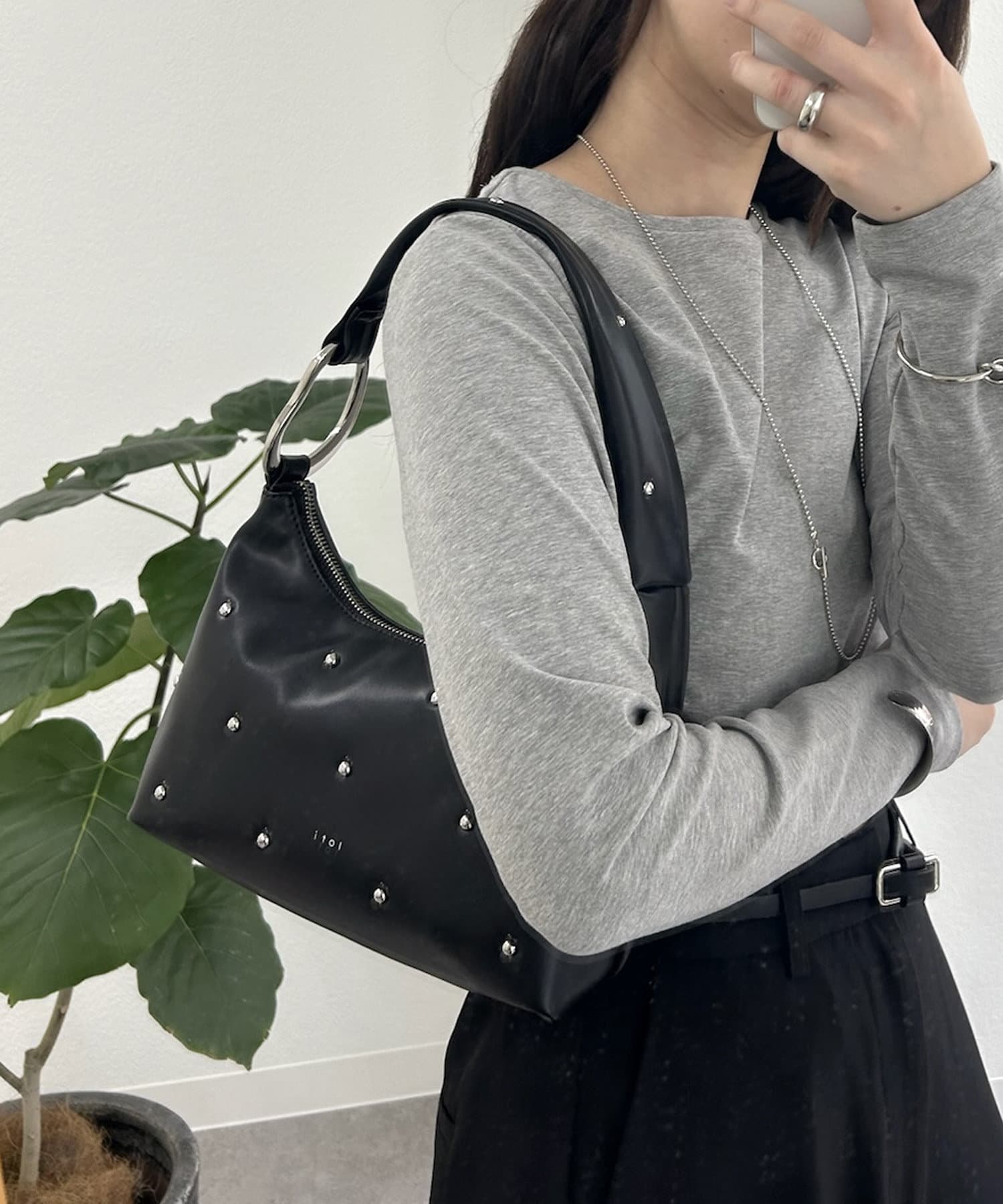 mystic(ミスティック) loti スタッズホーボーBAG