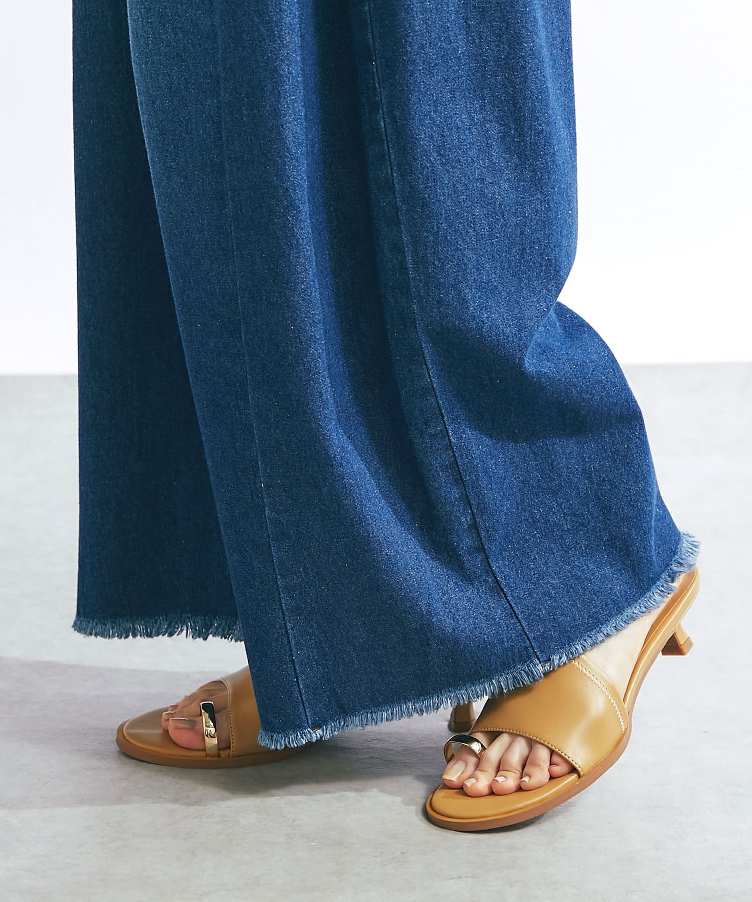 un dix cors(アンディコール) 【LE VERNIS(ル・ベルニ)】Toe ring sandals
