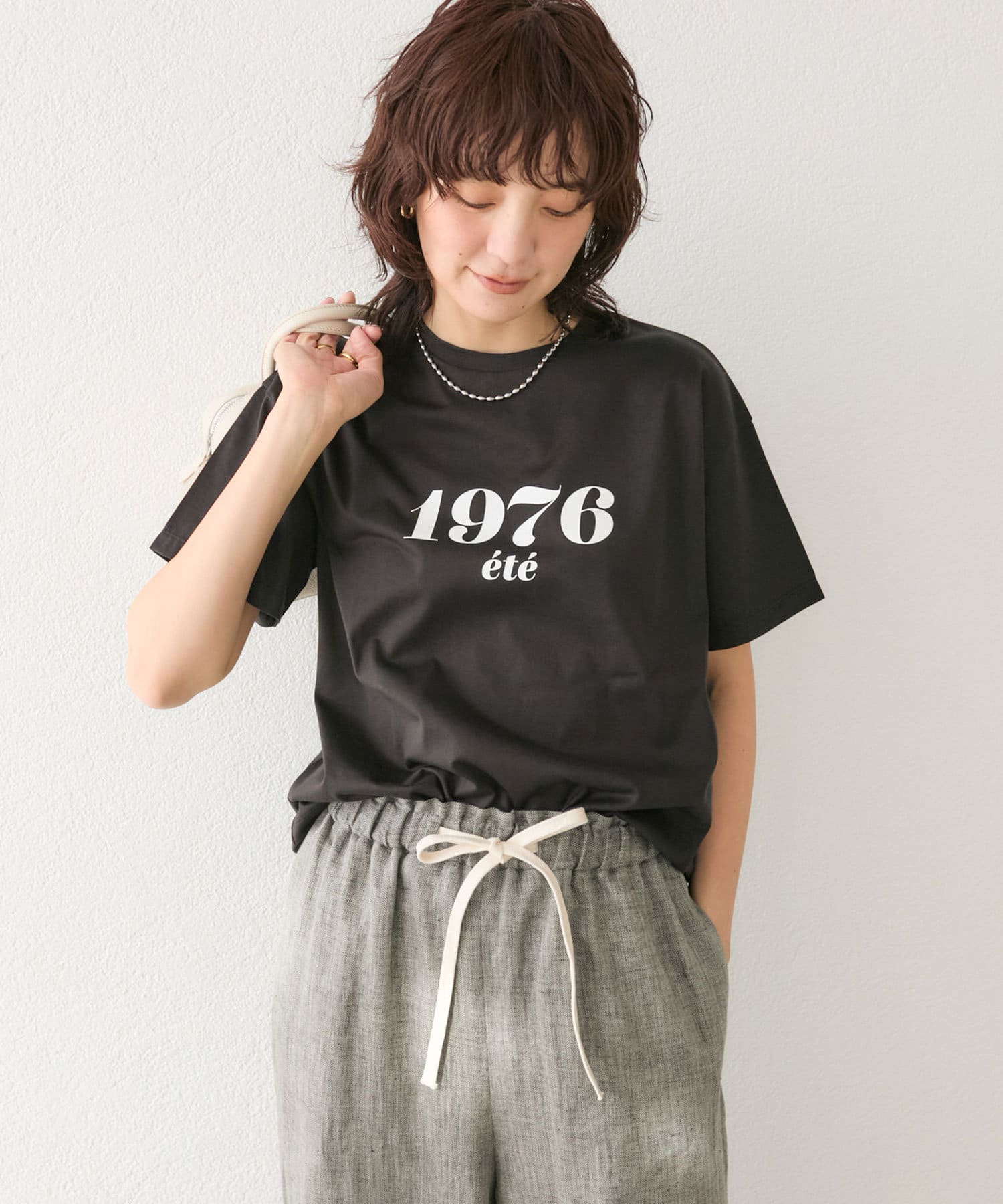 RIVE DROITE(リヴドロワ) レディース 予約【コーデのポイントに】Year Number Tee チャコールグレー