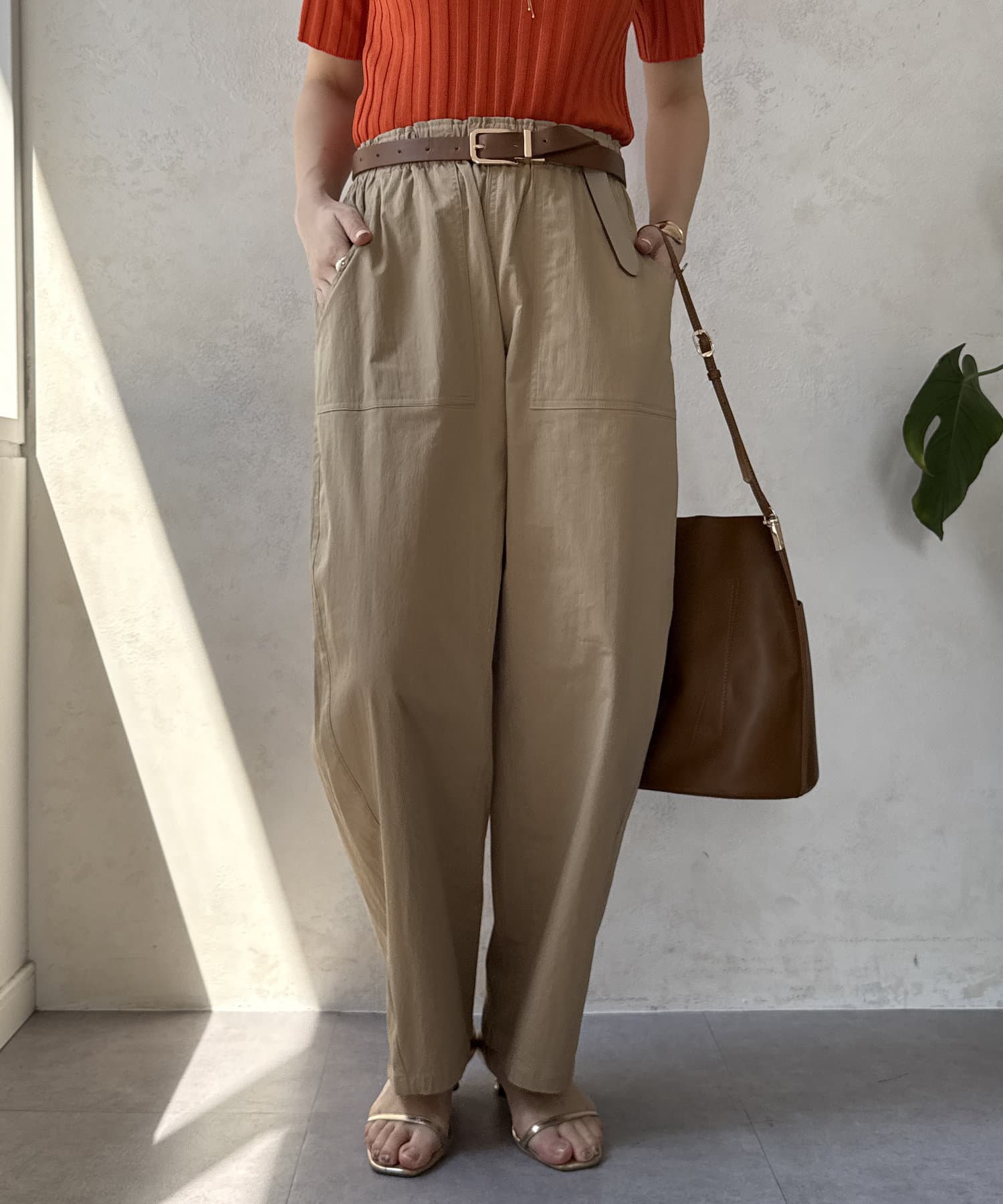 ■2025 SPRING & SUMMER ITEM■カーブシルエットで細見え！ベイカーパンツカーブしたレッグラインが特徴のベイカーパンツパンツ。ヒップラインや脚のラインなど気になる部分をカバ