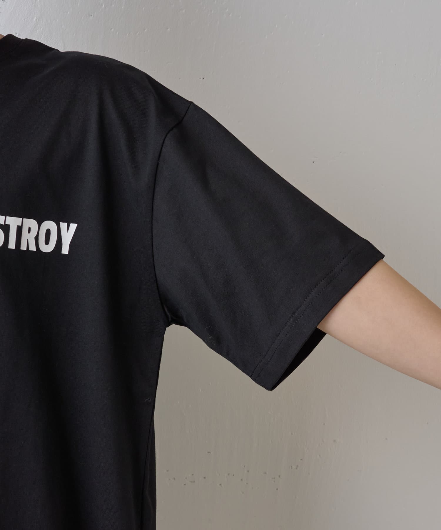 COLONY 2139(コロニー トゥーワンスリーナイン) ダブルプリントロゴTシャツ