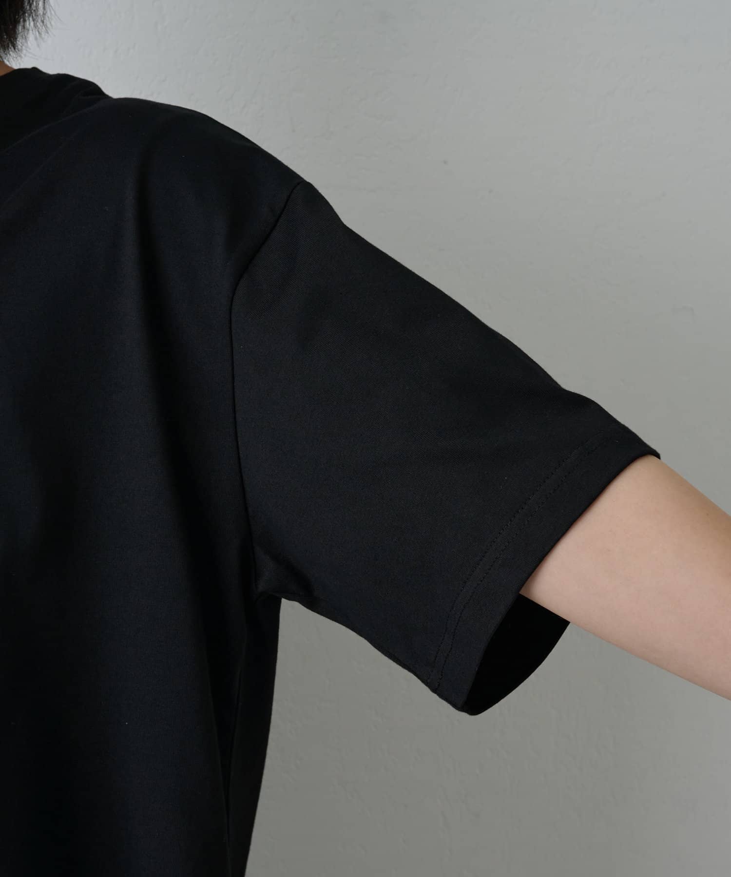 COLONY 2139(コロニー トゥーワンスリーナイン) 箔プリントロゴTシャツ