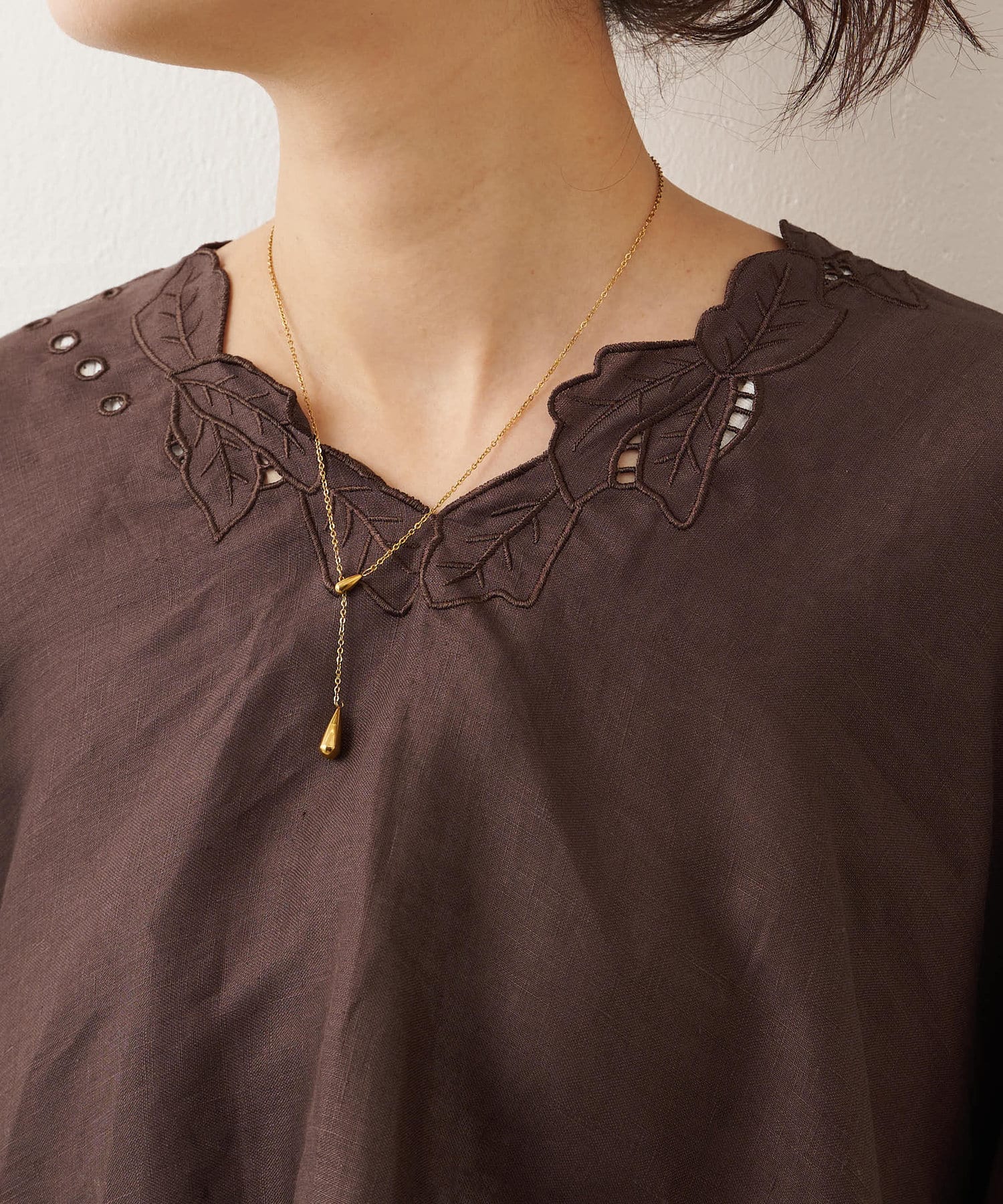 BEARDSLEY(ビアズリー) パネル刺繍リネンポンチョ
