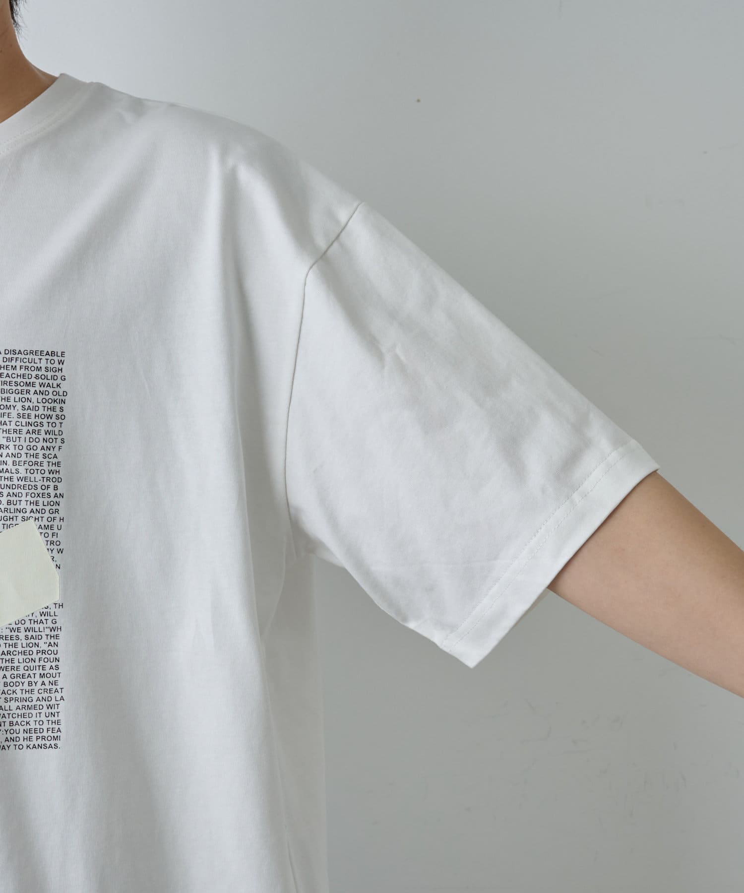 COLONY 2139(コロニー トゥーワンスリーナイン) コードプリントTシャツ