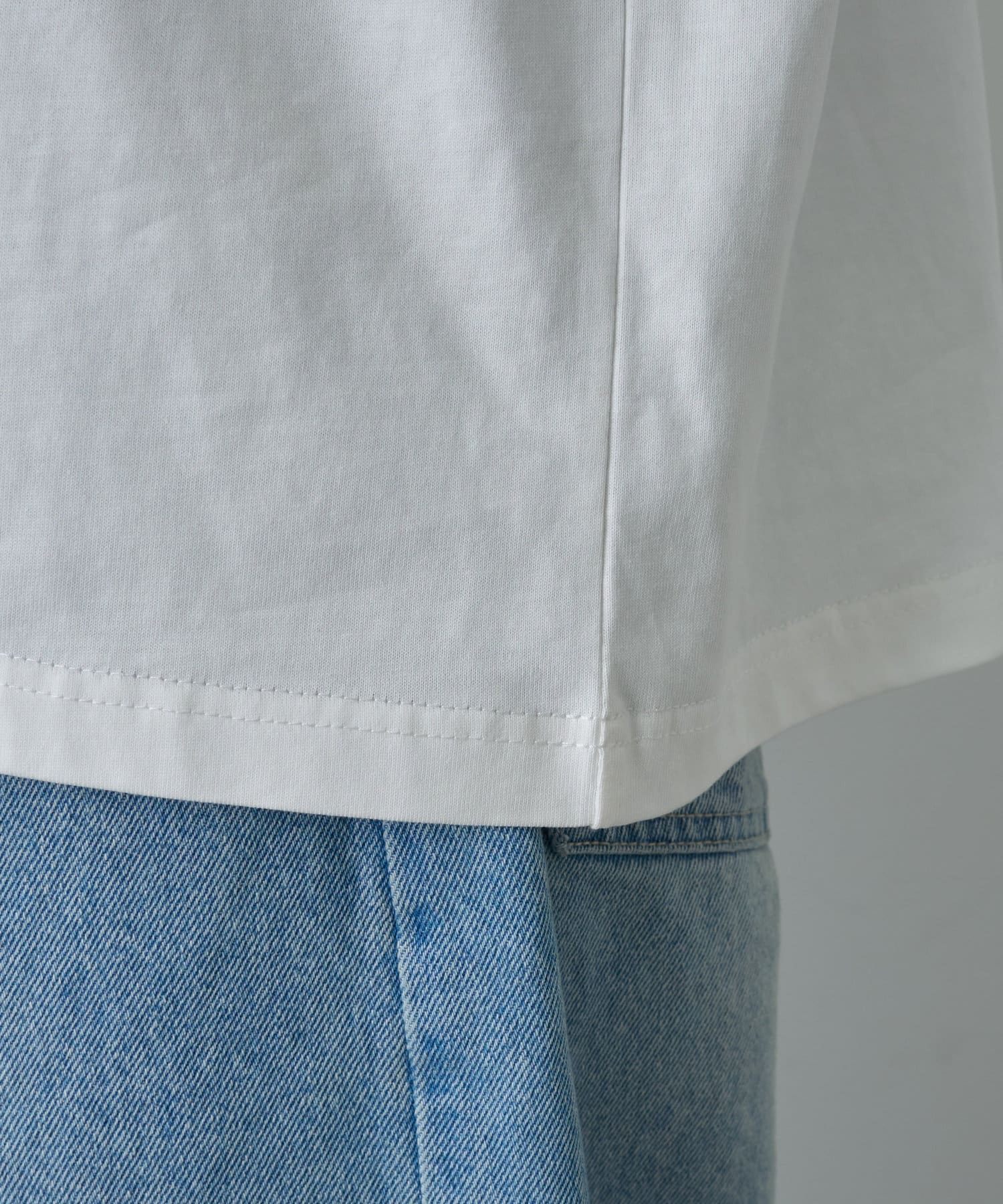 COLONY 2139(コロニー トゥーワンスリーナイン) コードプリントTシャツ