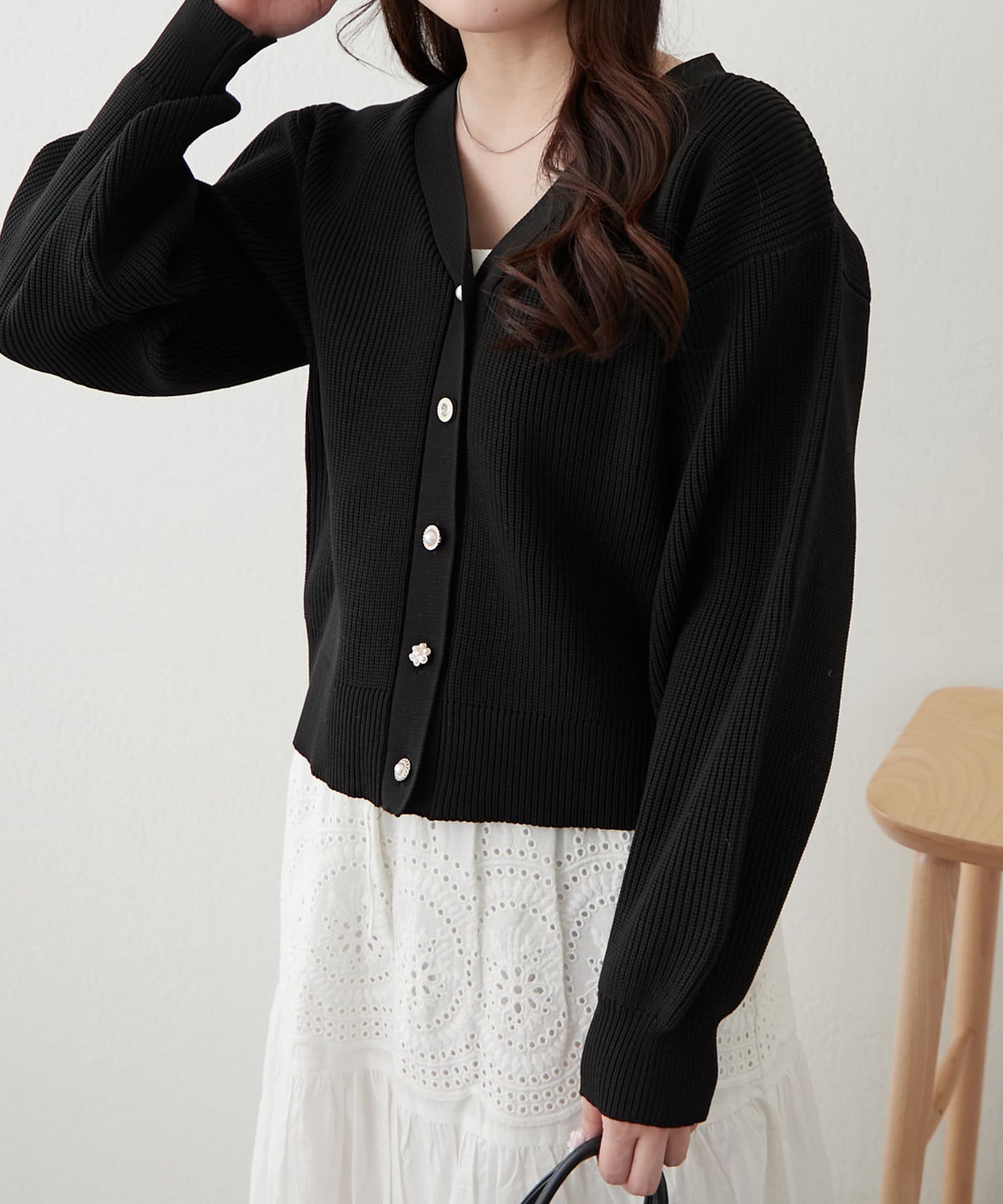 NICE CLAUP / OLIVE des OLIVE OUTLET(ナイスクラップ  / オリーブ デ オリーブ アウトレット) エアリーニットキラキラ釦カーディガン