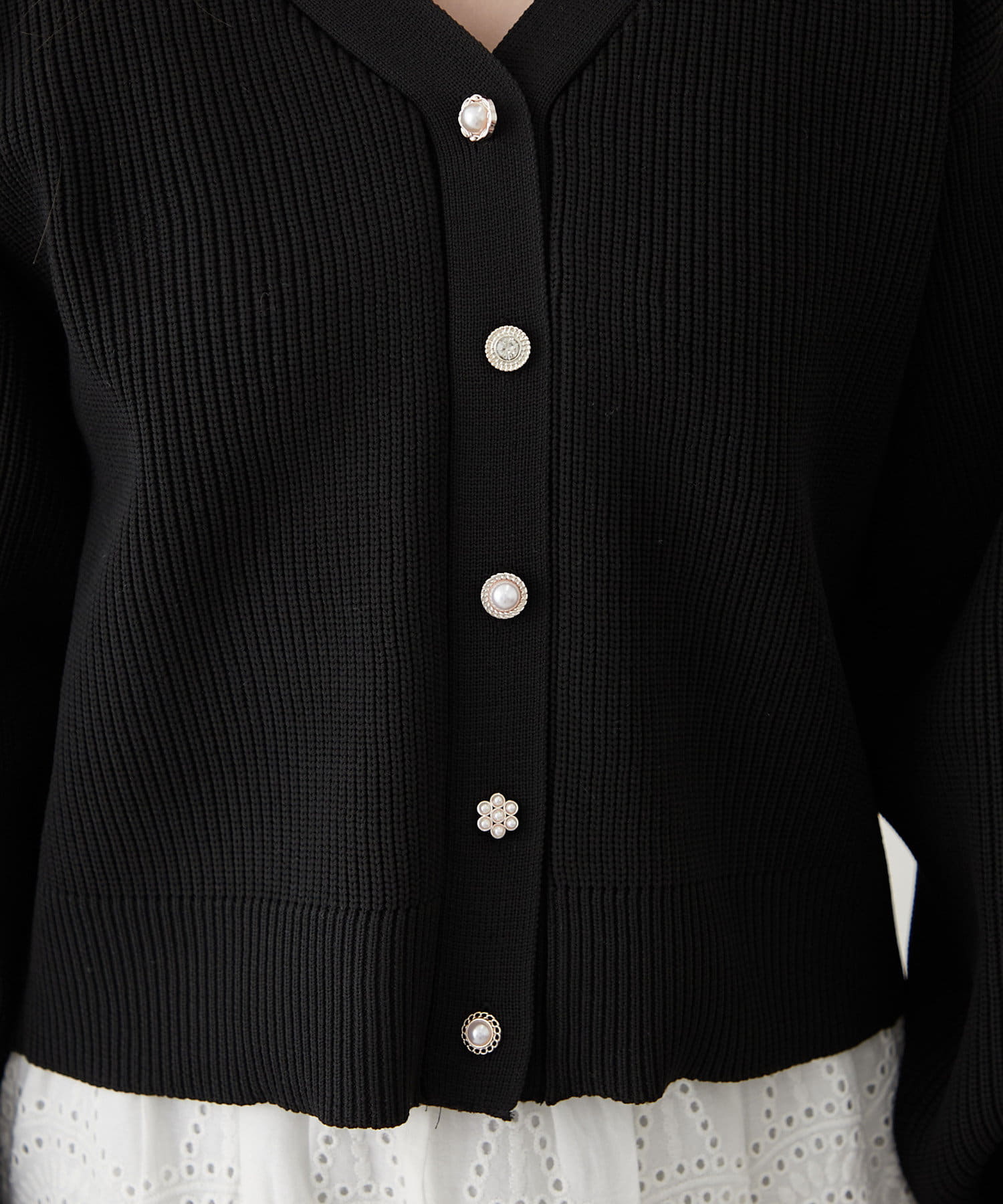 NICE CLAUP / OLIVE des OLIVE OUTLET(ナイスクラップ  / オリーブ デ オリーブ アウトレット) エアリーニットキラキラ釦カーディガン