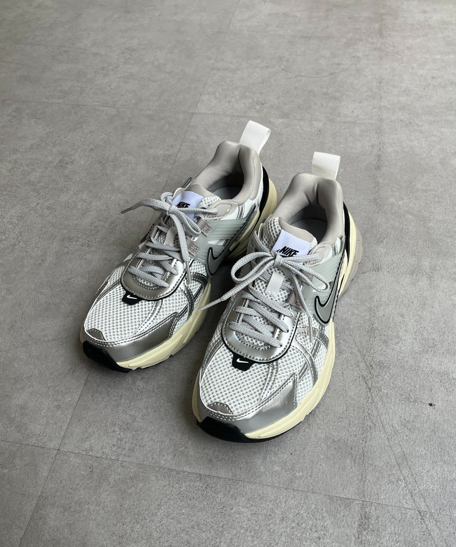 NIKE/ナイキ】 ウィメンズ V2K ラン | DOUDOU(ドゥドゥ)レディース