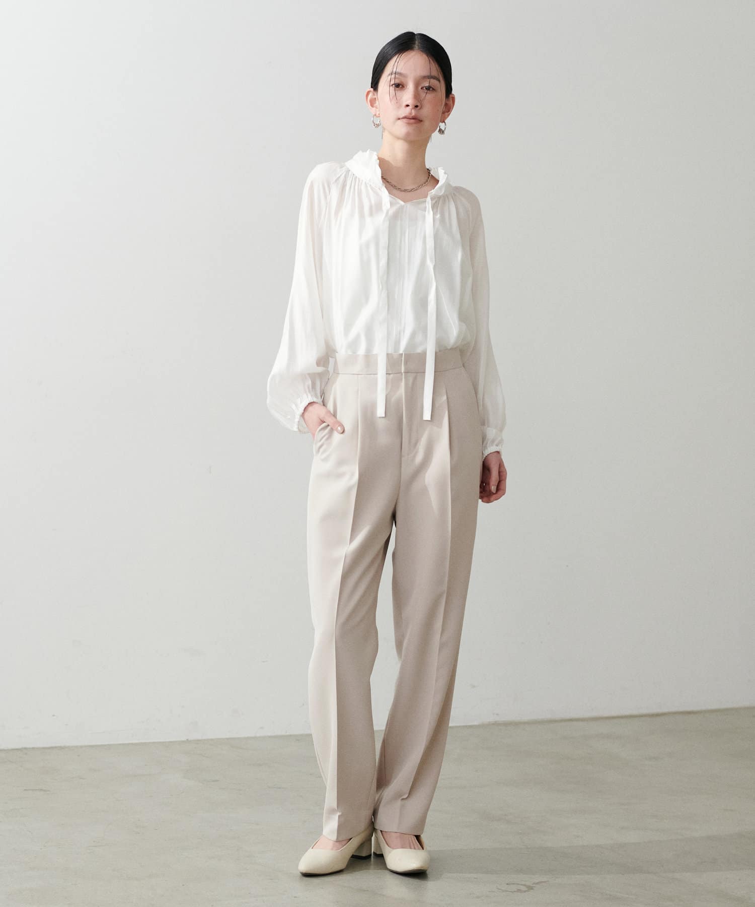 UNITED ARROWS（ユナイテッドアローズ）の「UBC フリル クルーネック ブラウス †（シャツ/ブラウス）」 - WEAR