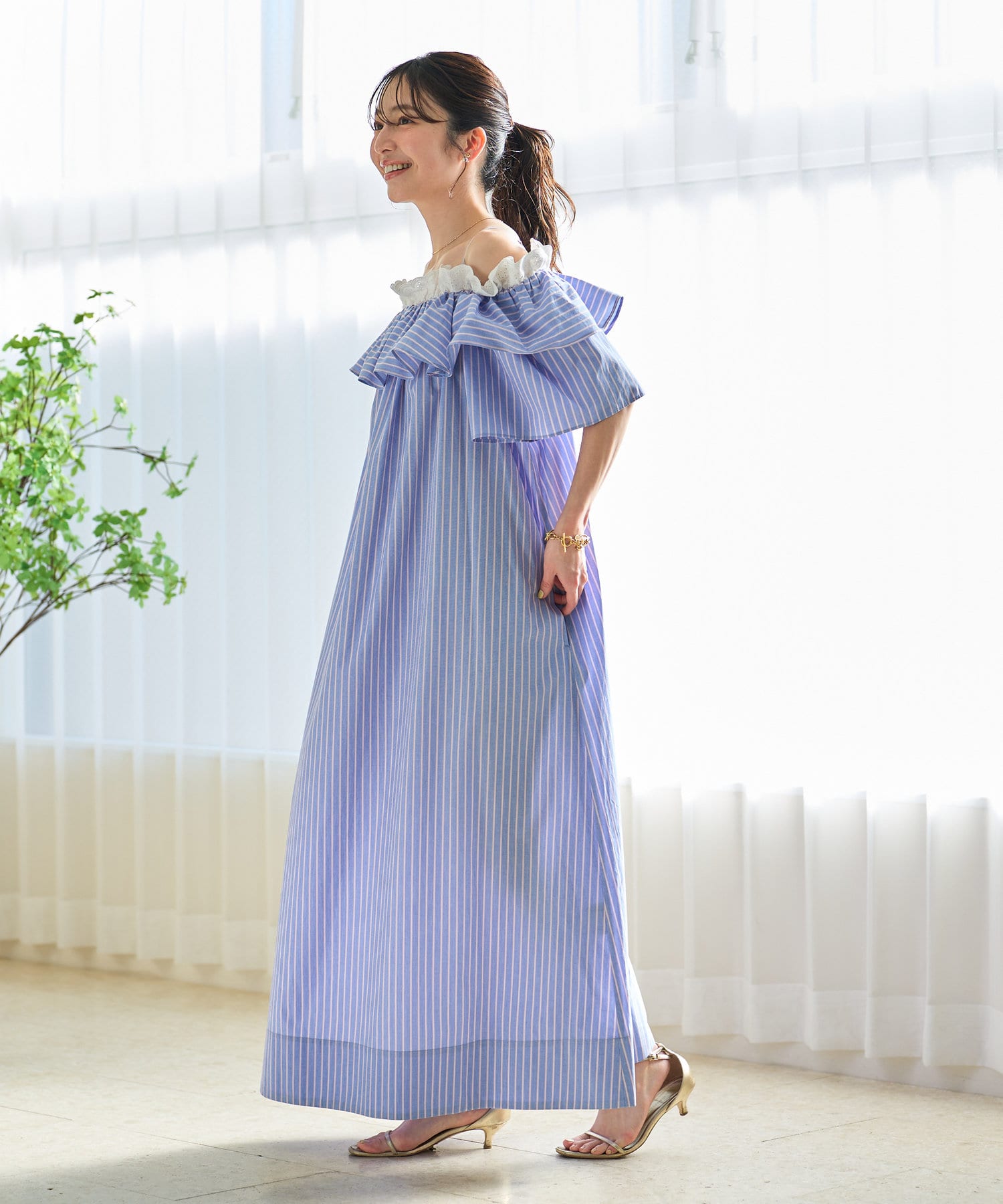 大人ガーリー】ストライプオフショルワンピース | La boutique